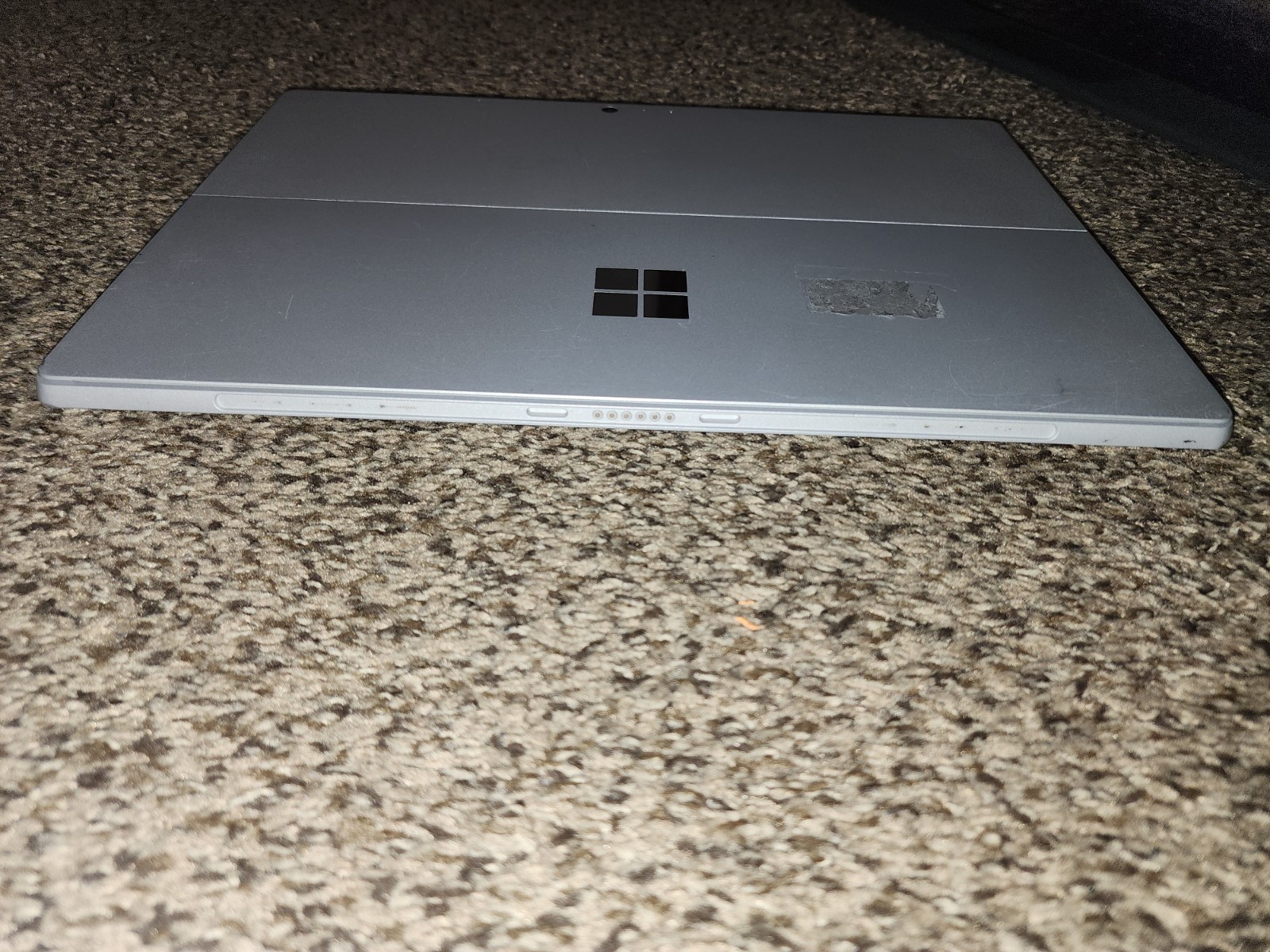 CRAiCKED SCREEN-TOUCH STILL WORKS-MISSING F7 KEY- Surface Pro 5 -WINDOWS 11