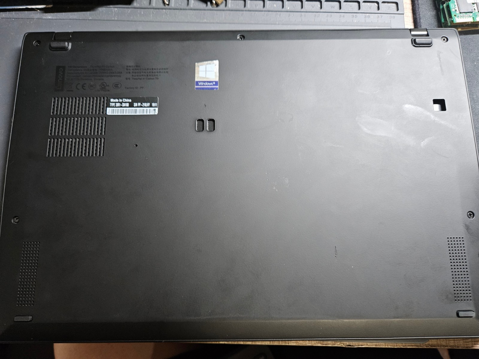 Lenovo ThinkPad X1 Carbon 7th Gen 14″ FHD I7-10710U 256GB 16GB W10