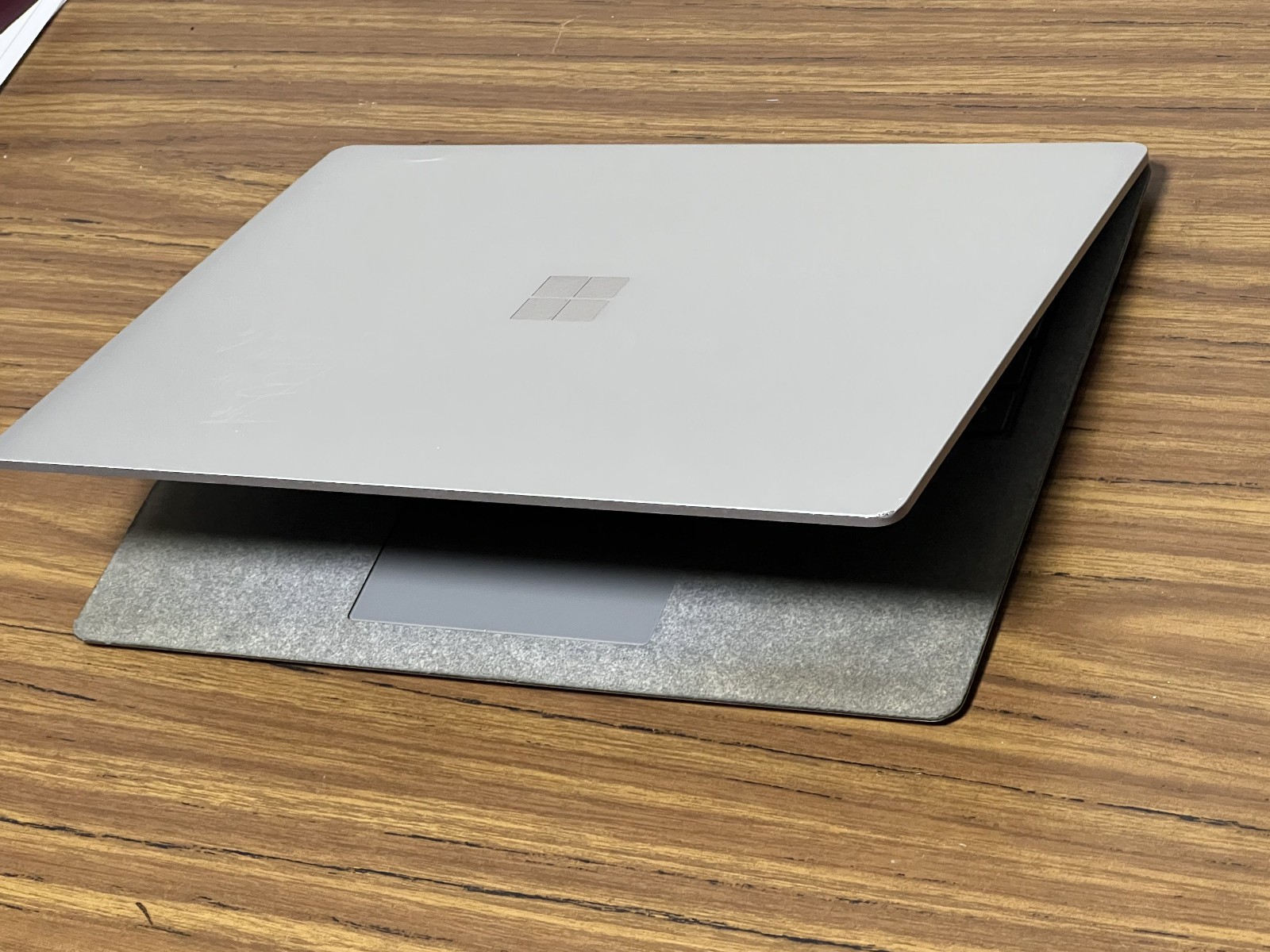 Surface Laptop 13.5″ 1769 (256GB SSD, Core i7-7660U, 2.50GHz, 8GB) Touch screen