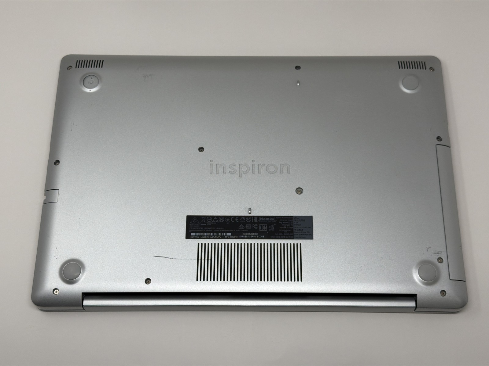 Dell Inspiron 15 5570 Intel Core i7-8550U 1.80Ghz 16GB 1TB FHD Silver DEFECTIVE