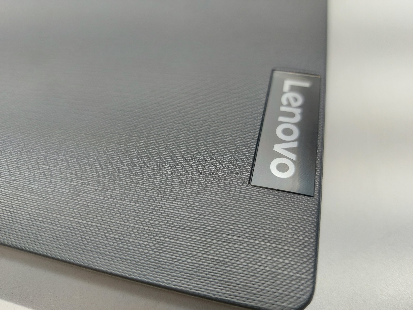Lenovo V14-IIL 82C4 Intel Core i3 1.2 GHz 8GB RAM 256 GB NVME SSD Win 10 Pro