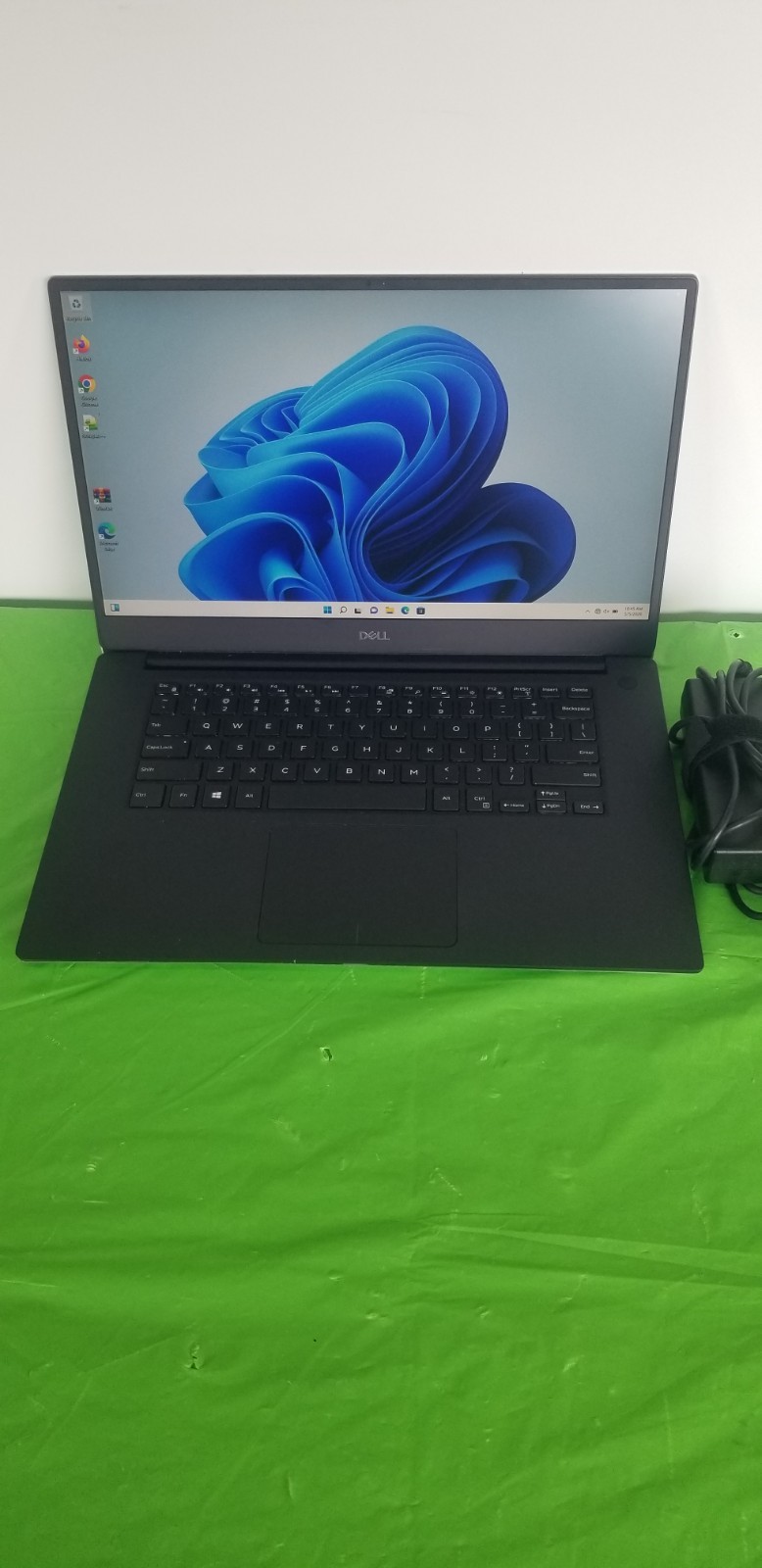 Dell Precision 5520 15.6″ Intel Xeon 2.80 E3-1505M V5-32GB RAM 512GB SSD WIN11