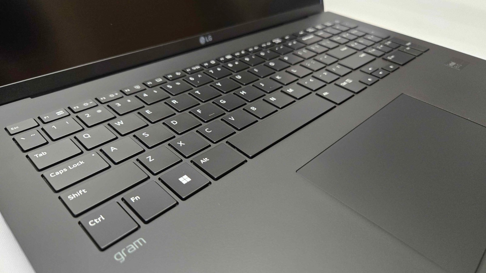 LG gram 17 Inch Laptop Intel® Core™ Ultra 5, Windows 11 Home 16GB RAM 512GB SSD