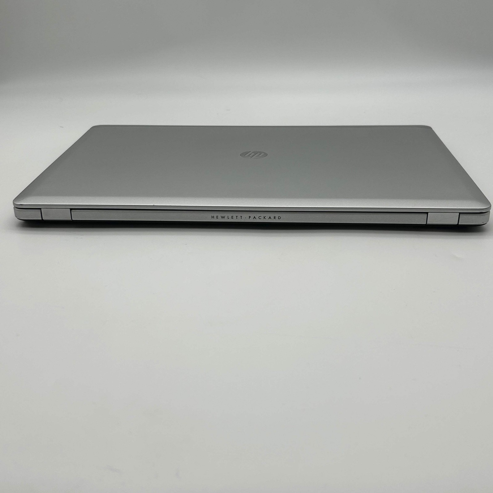 HP EliteBook Folio 9480m 14″ |Core i7 2.1GHz |8GB RAM |256GB| Silver w/ Charger