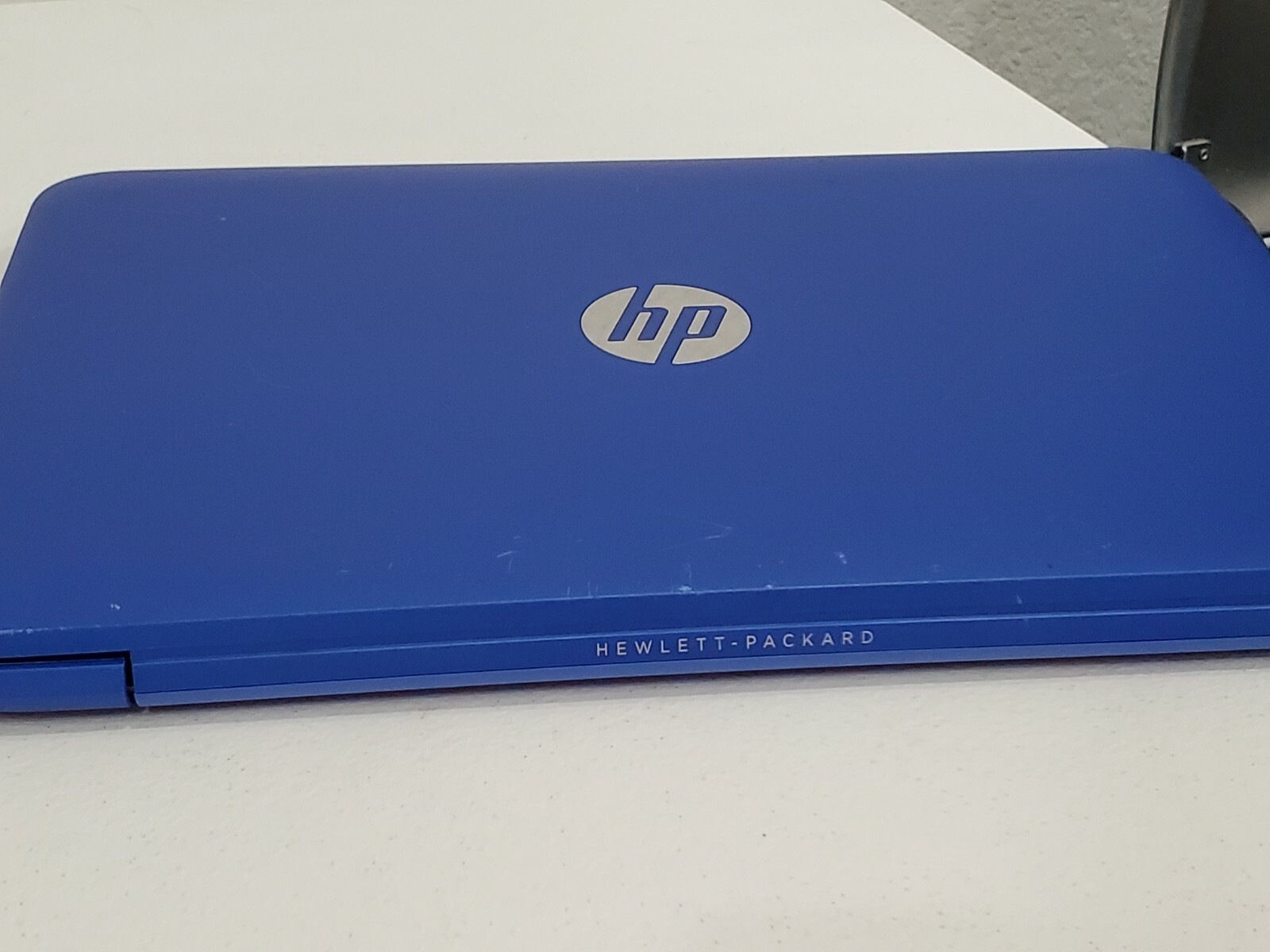 HP Stream 11-d010wm 11.6″ Laptop Intel Celeron-N2840 1.8GB 28GB READ
