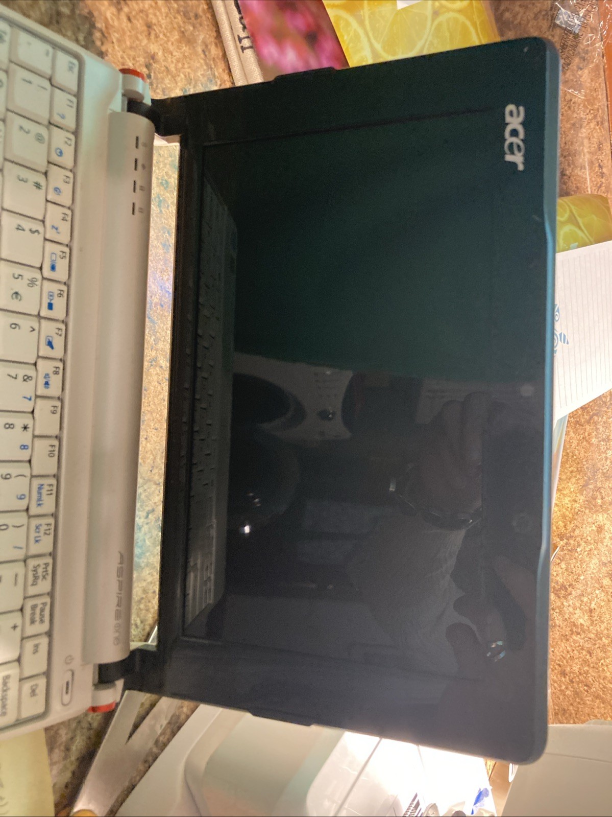 Acer Aspire One Series ZG5 Intel Atom 1.60GHz Netbook Laptop PARTS NO CORD Untsd