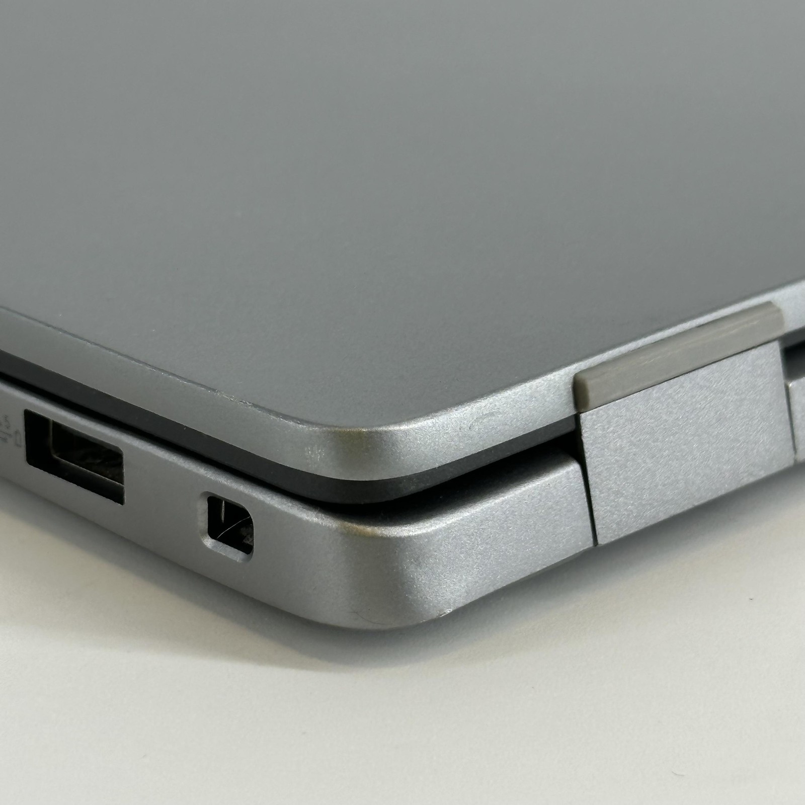 Dell Latitude 7450 14 QHD+ TOUCH 3.8 GHz Ultra 7 165H 32GB 256GB SSD Bent Frame