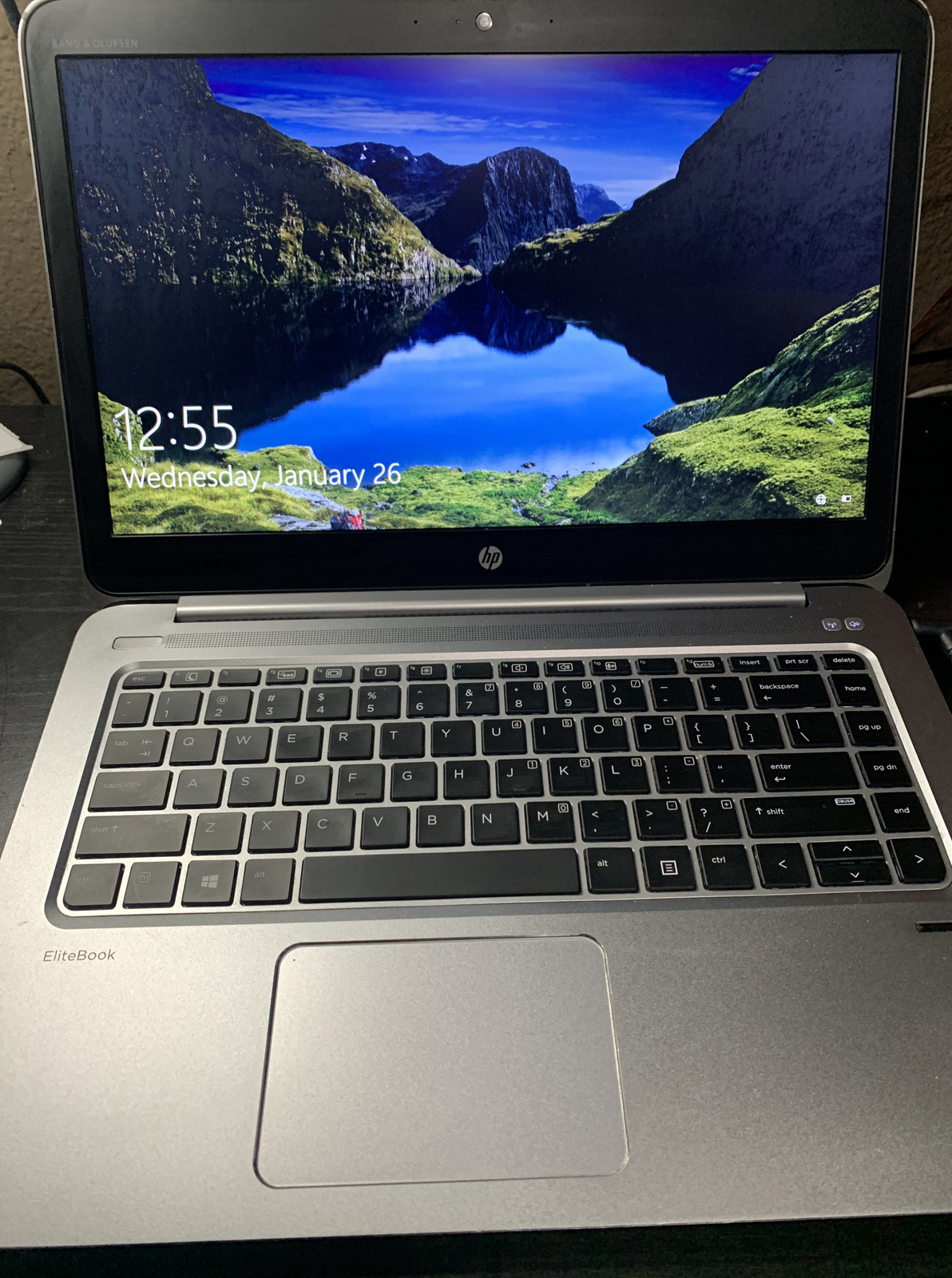 HP EliteBook Folio 1040 G3 FHD Intel i5-6200U 2.3 GHz 8GB DDR4 256SSD Win 10 Pro