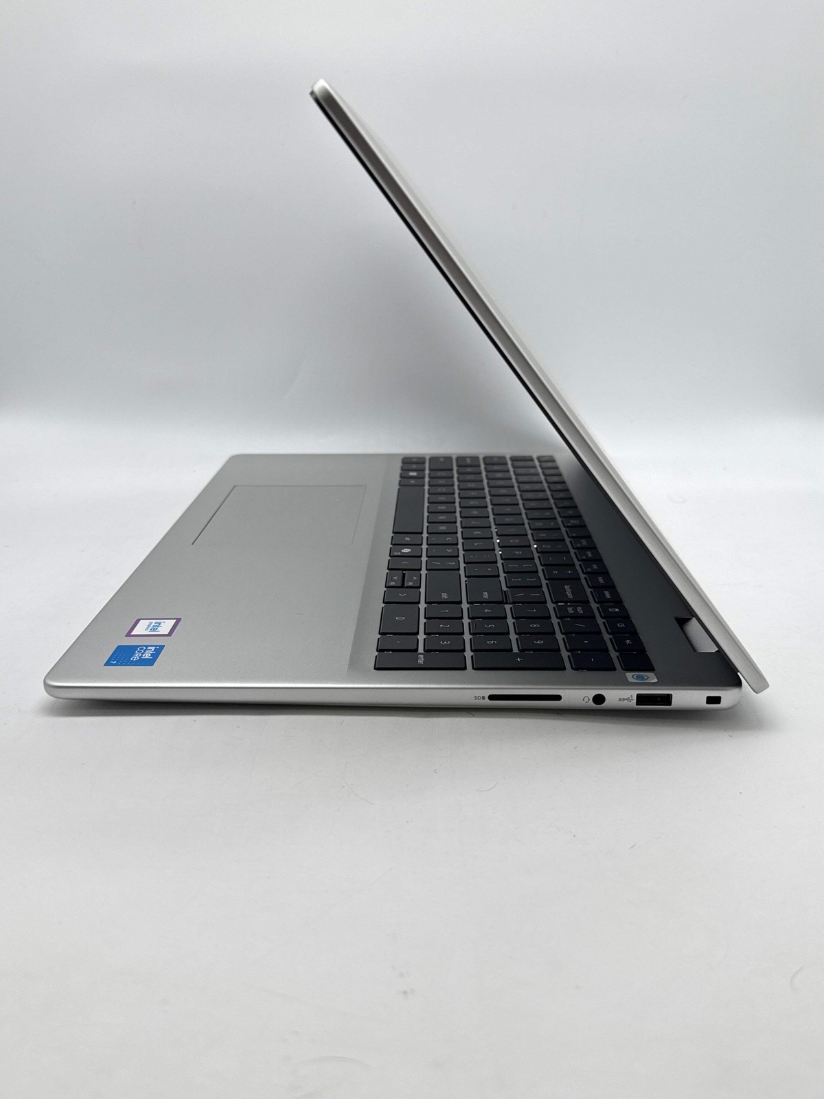 Dell 16 DC16251 16″ Intel Core 7 150U 32GB 1TB SSD – Used