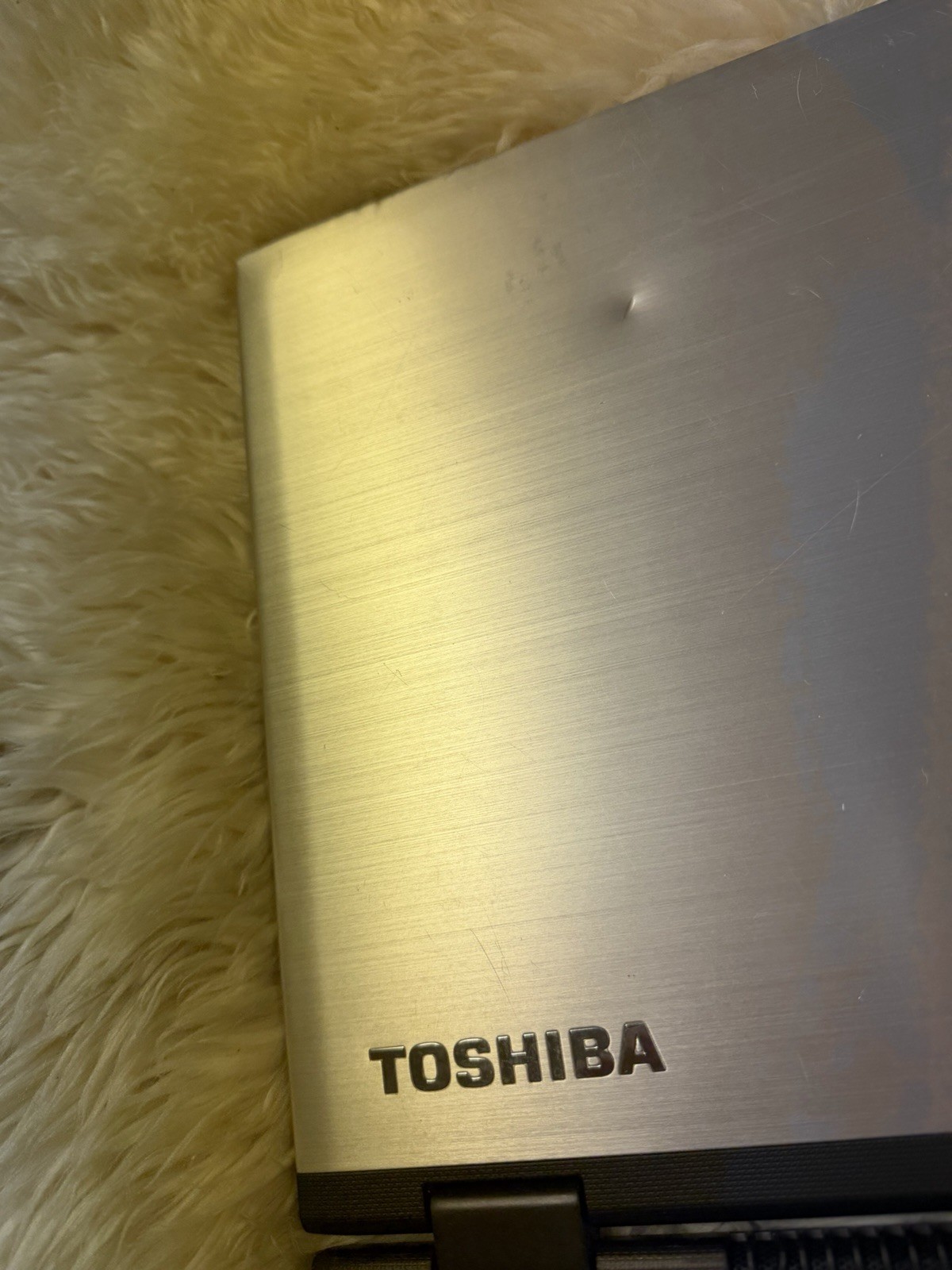 Toshiba Laptop Intel i7-6500U 2.50GHz 8GB RAM 1TB HDD Powers On No Charger AS-IS