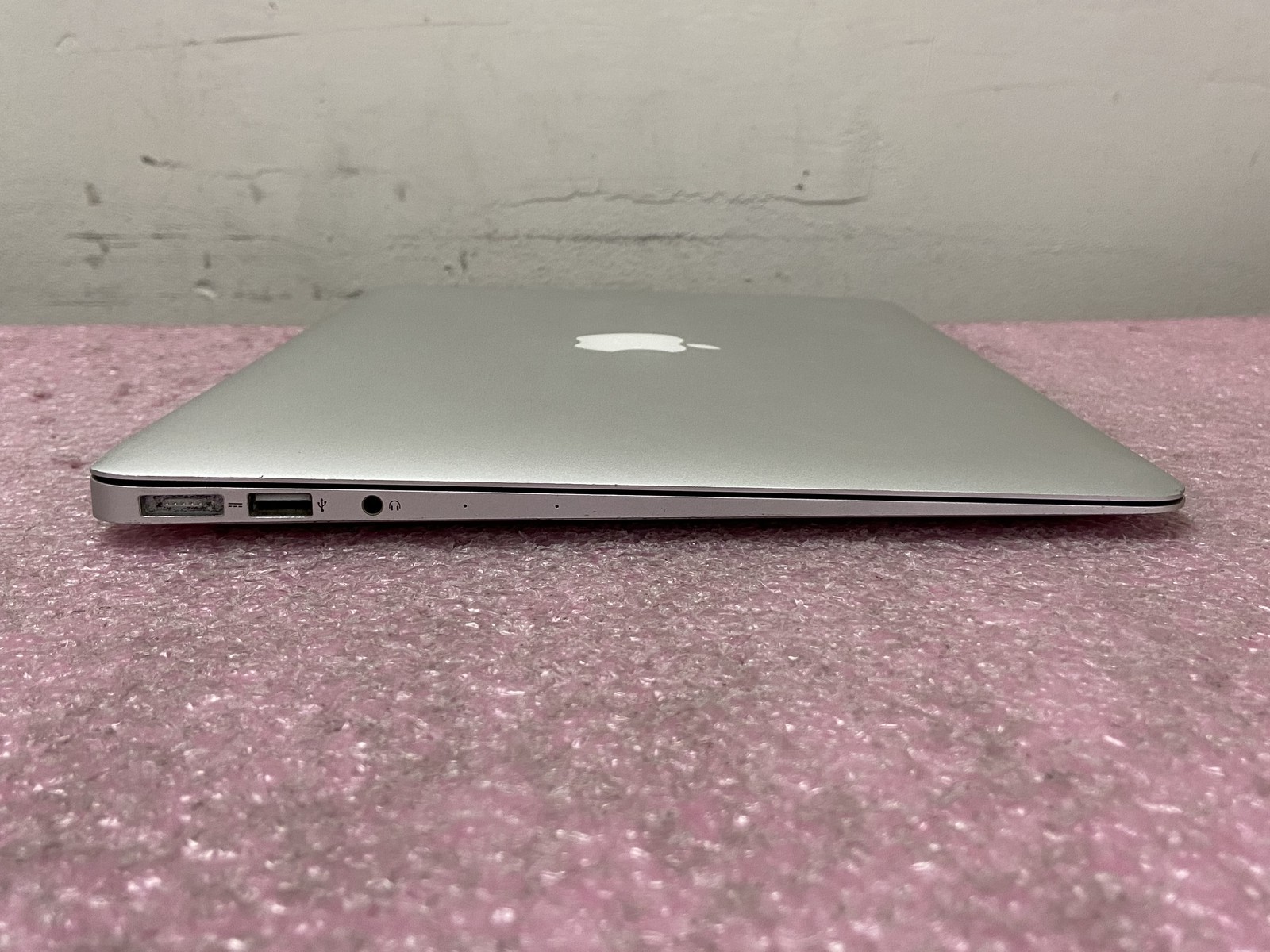 Apple MacBook Air 2017 A1466 13.3″ i5-5350U 8GB RAM 128GB SSD *Read* – CLP32A