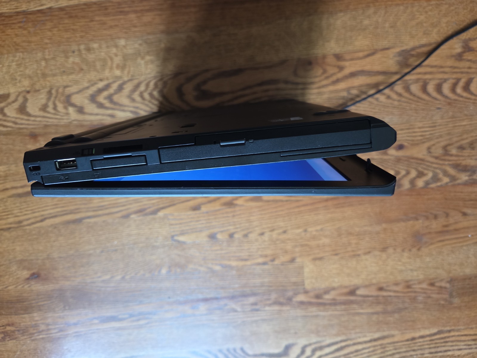 Lenovo ThinkPad T430 i5/4GB Ram/320 GB HDD. Win XP Pro. Works, For Parts.