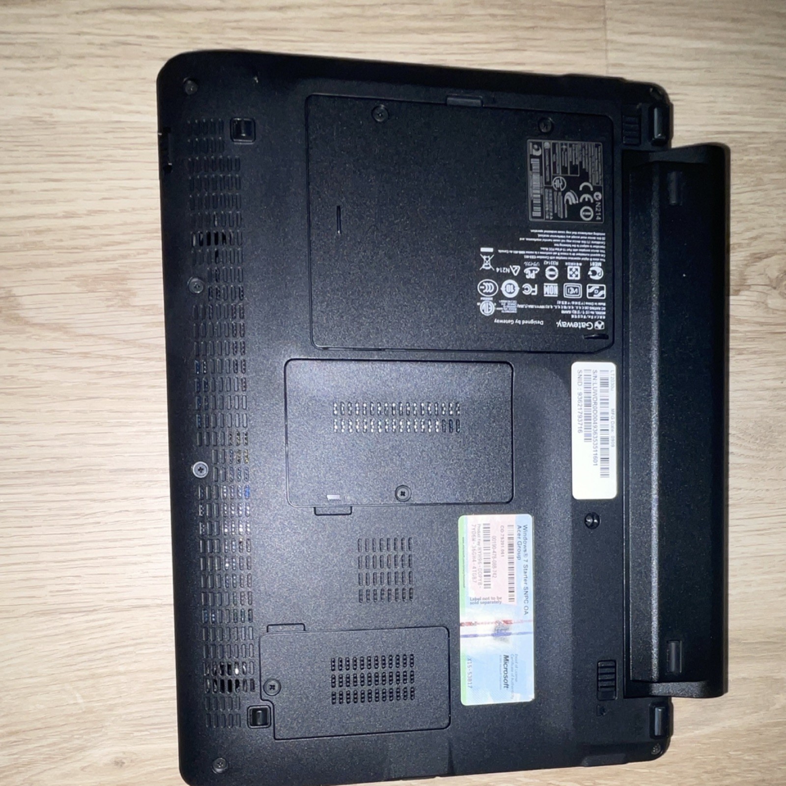 Gateway LT2020u Red Netbook Windows 7 Starter 1GB RAM 160GB HDD Wi-Fi Webcam