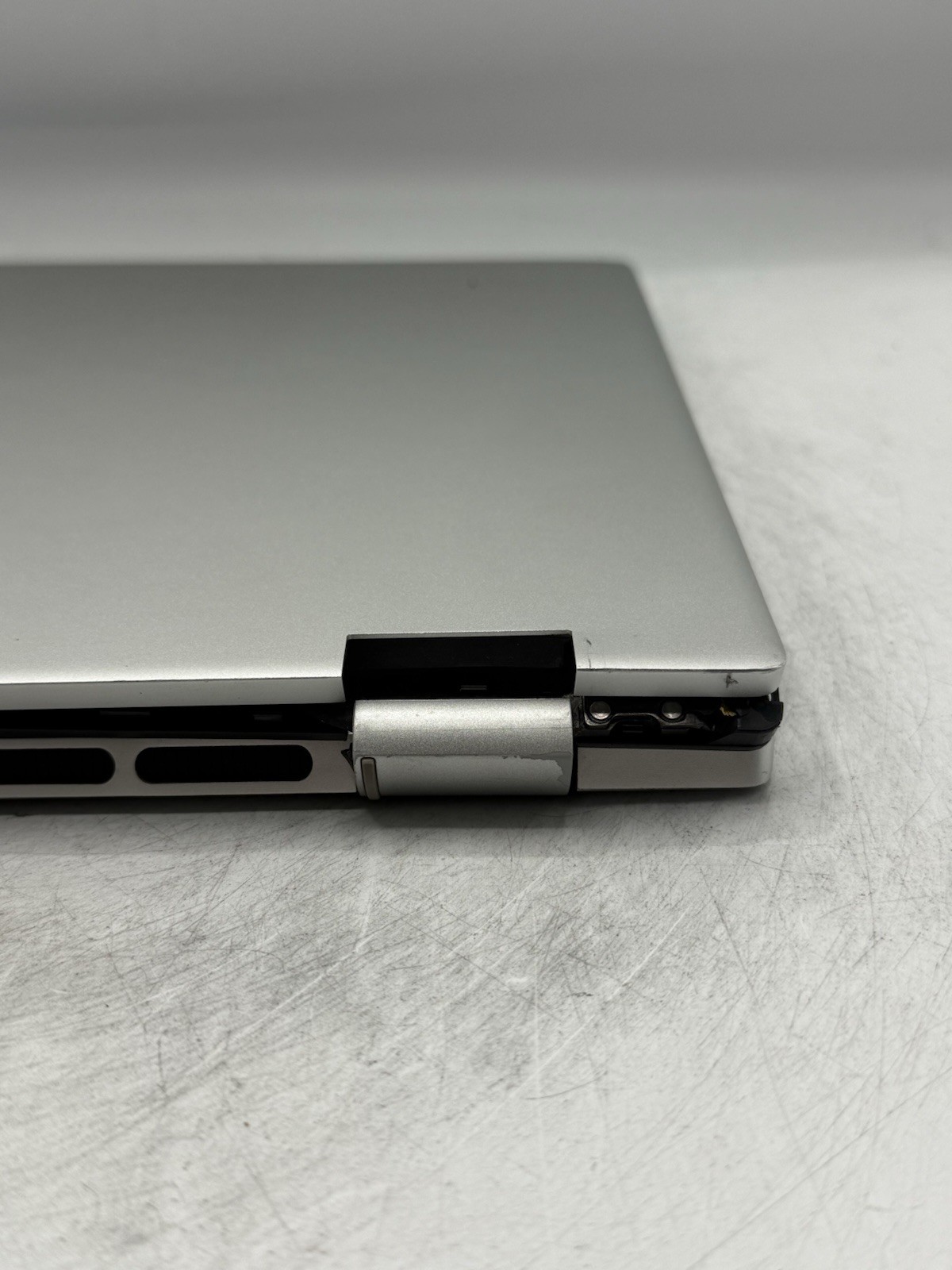 Dell Inspiron 14 7420 2-in-1 14″ Touch i5-1235U 1.3GHz 8GB RAM READ