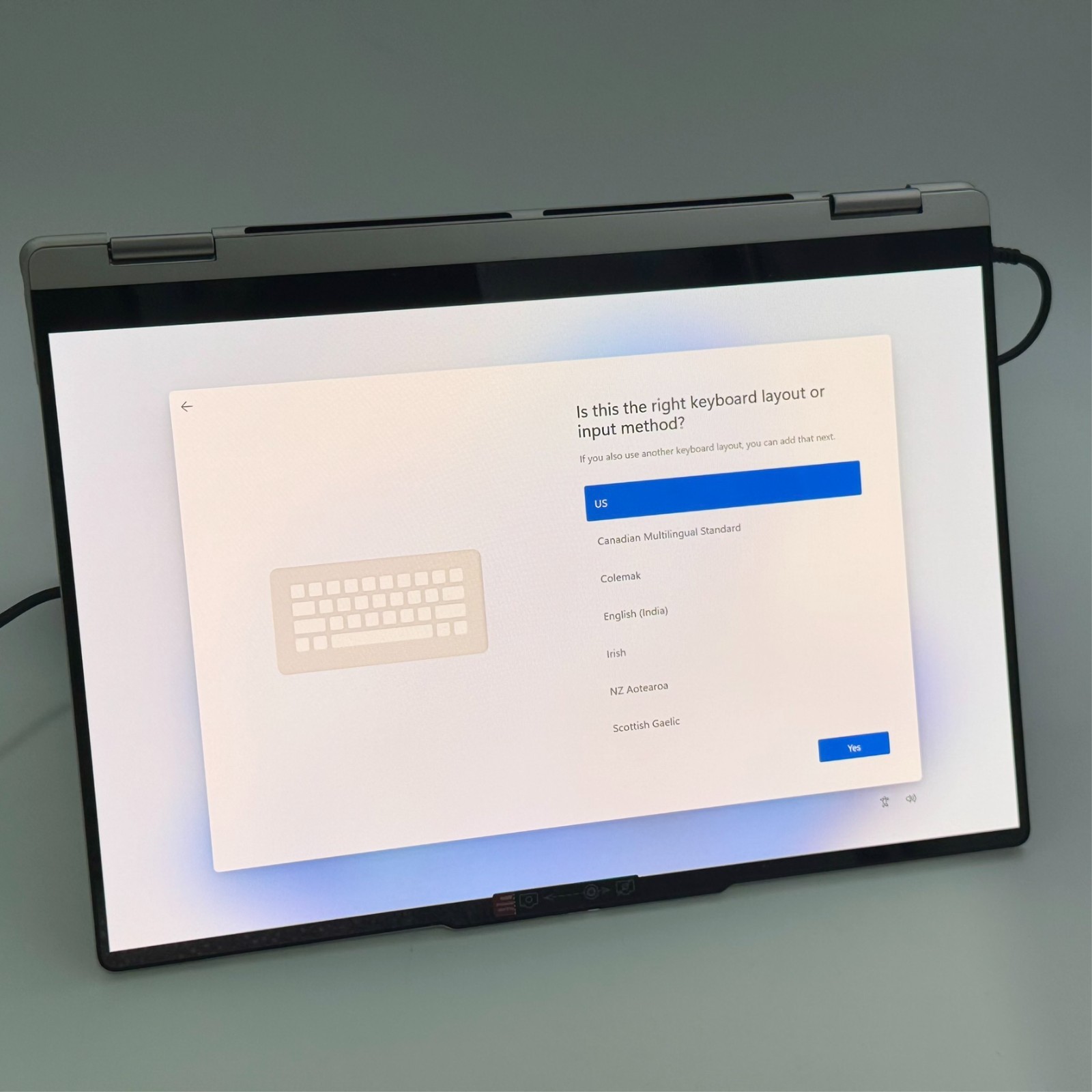 Lenovo Yoga 7a 16″ 2K OLED Touch Ryzen AI 7 24GB 512GB Copilot+ PC Laptop
