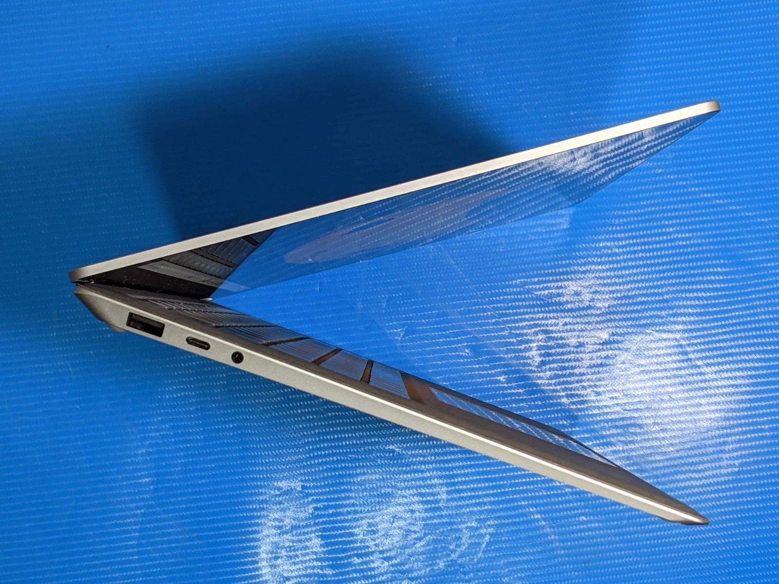 MS Surface Laptop 4 1950:1951 13.5″ 2256×1504 TOUCH i5-11th 2.6GHz 8GB 256GB +PA