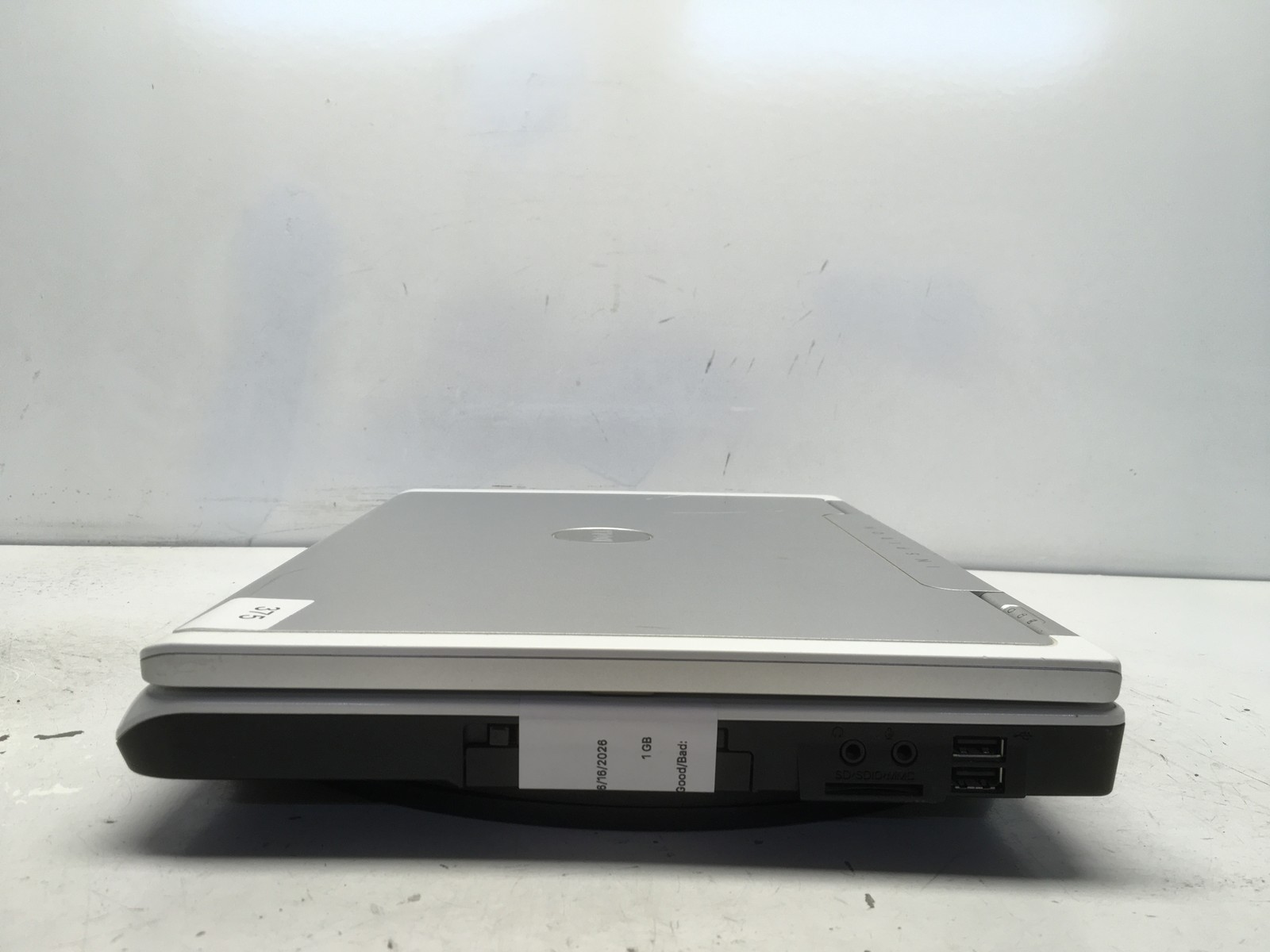 Dell Inspiron 1501 Mobile AMD Sempron 3500+ 1.8GHz 1 GB NO HDD No Batt READ