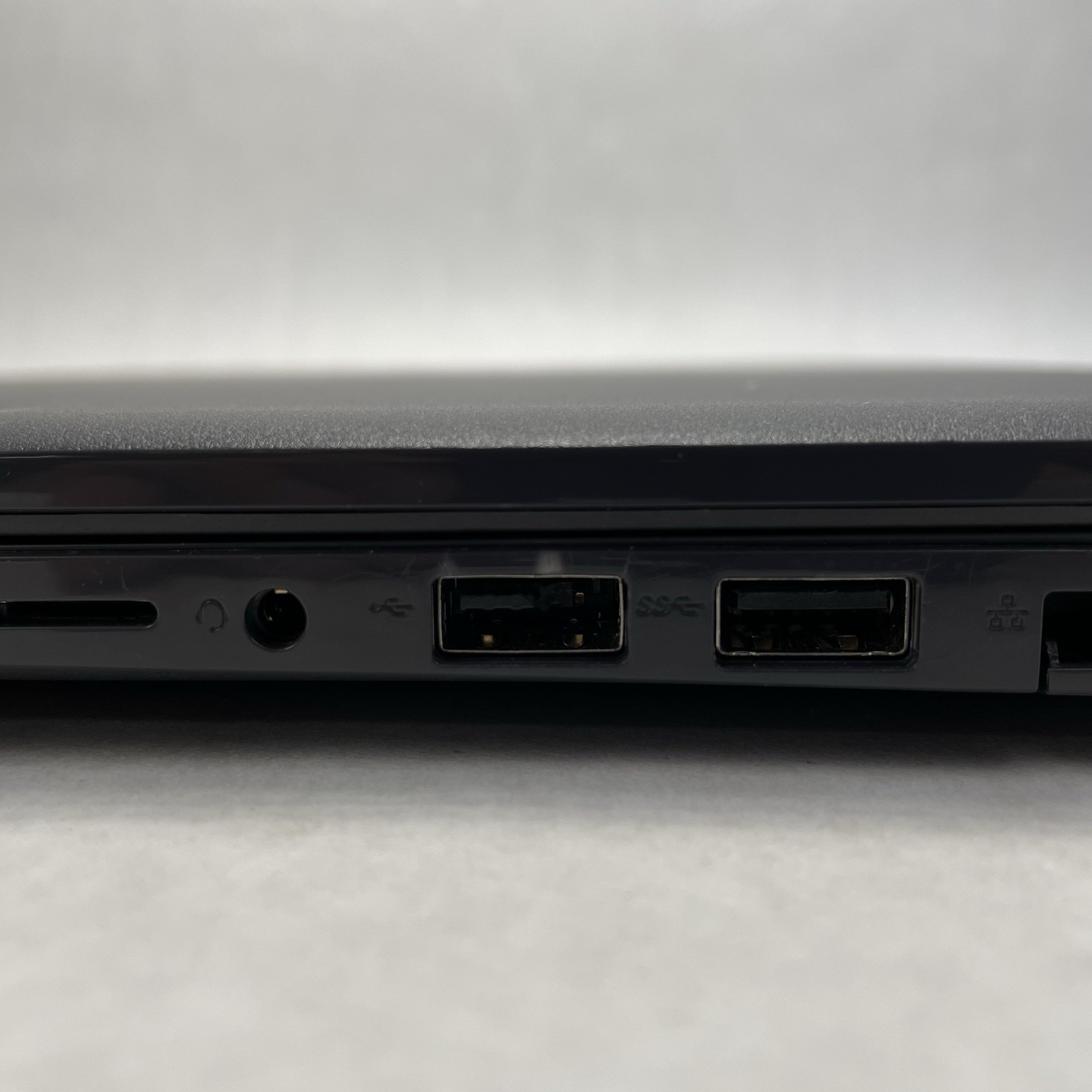 Dell Latitude 3510 15.6″ i7-10210U 1.60 GHz 8 GB RAM No SSD/OS/AC – Bad USB