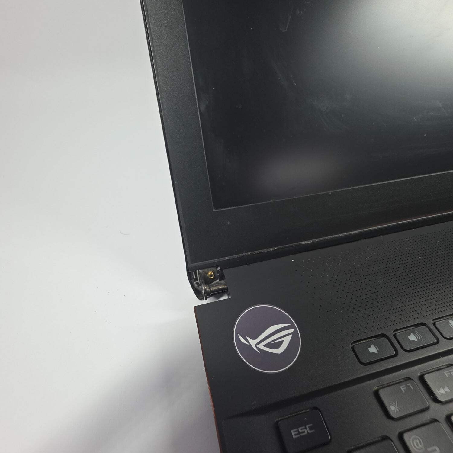 Broken ASUS ROG GU501GM GU501G 15.6″ i7-8750H 2.2GHz 16GB RAM 128GB Hybrid