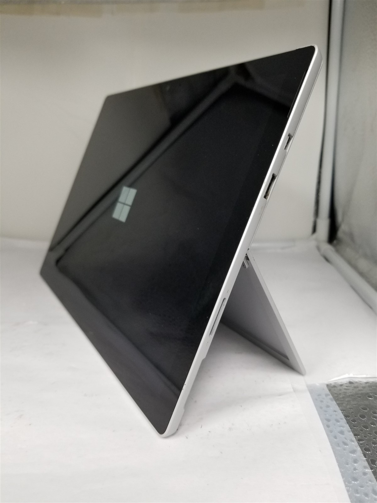 Microsoft Surface Pro 6 Core i5 12.3″ 8GB/128GB Black Damaged See Details VD6347