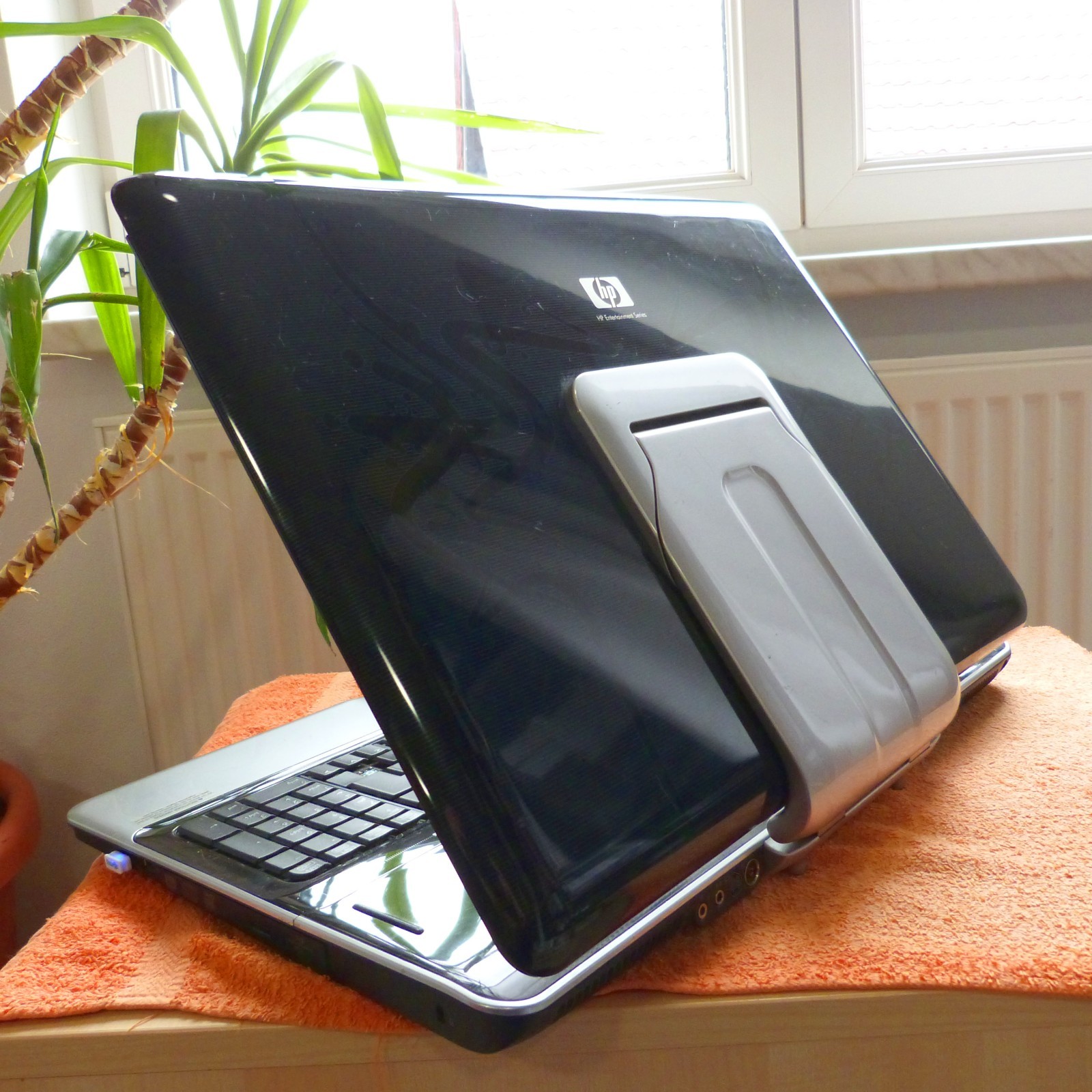 Faulty device HP HDX 9000 20-inch cinema monster car 250 GB SSD Windows 10 HDMI