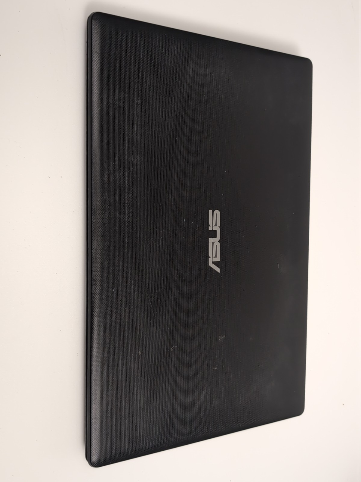 ASUS X551M 15.6 Intel Celeron N2840 @ 2.16GHz 500Gb 4 GB RAM No Power Adapter