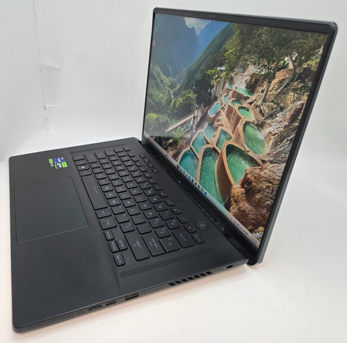 ASUS ROG M16 16″ i9-13900H 14C, 16GB, 1.5 TB SSD, RTX 4070, WQXGA 240HZ