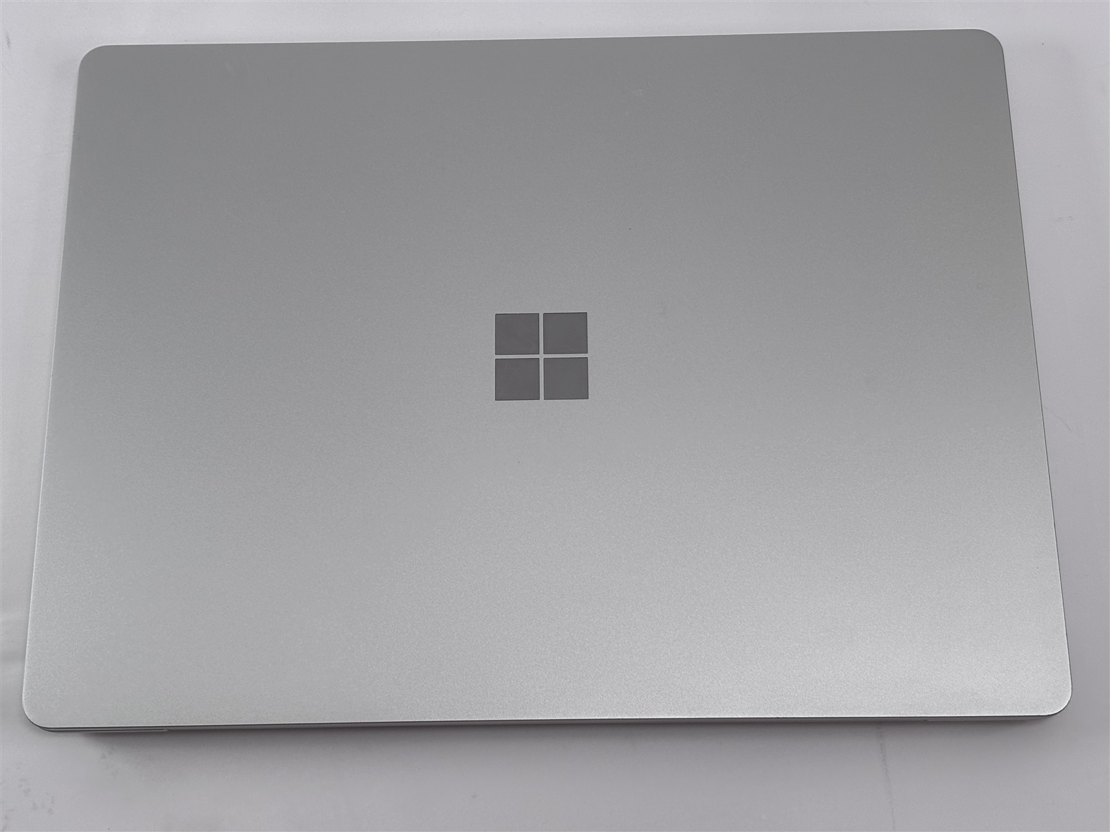 Microsoft Surface Laptop 12.4″ Go 2 Core i5-1135G7 16GB 256GB SSD Win11 Home