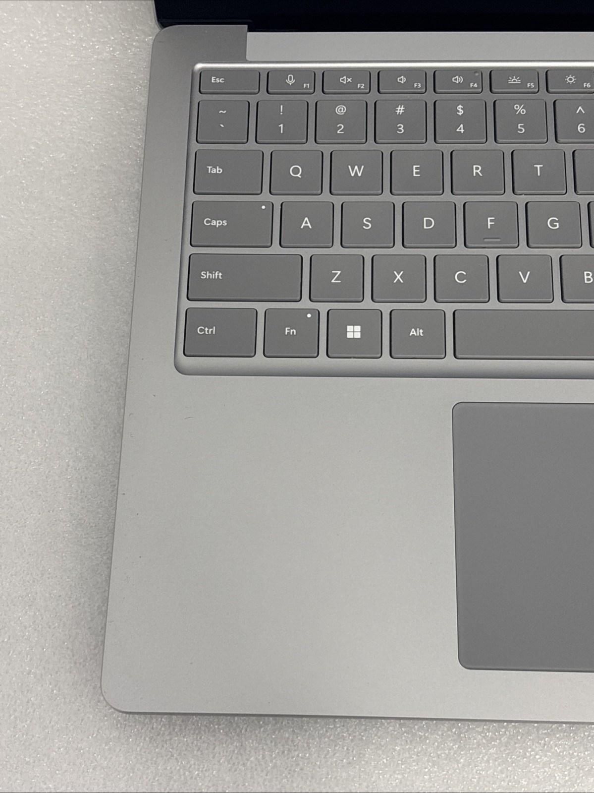 Microsoft Surface Laptop 6 13.5″ (1TB, Ultra 7, 32GB Ram) – Platinum
