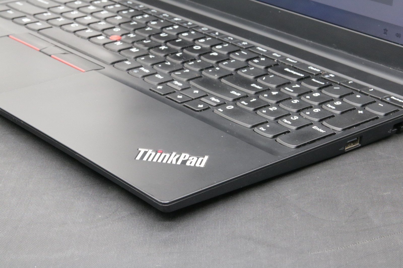 Lenovo ThinkPad E15 G3 – Ryzen 7 5700U – 8GB, 256GB, Windows 11, 15.6″ +Adapter