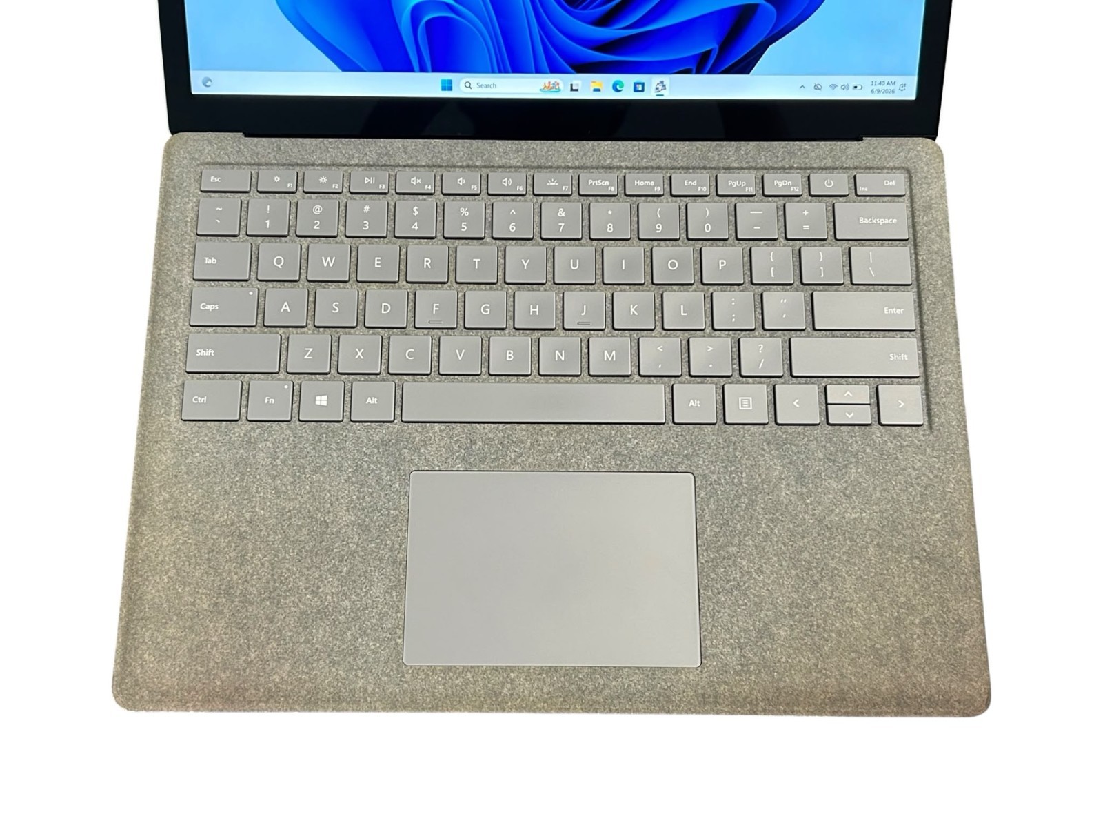 Microsoft Surface Laptop 2 1769 i5-8250U 1.6GHz 8GB RAM 256GB 13.5″ Win 11 Home