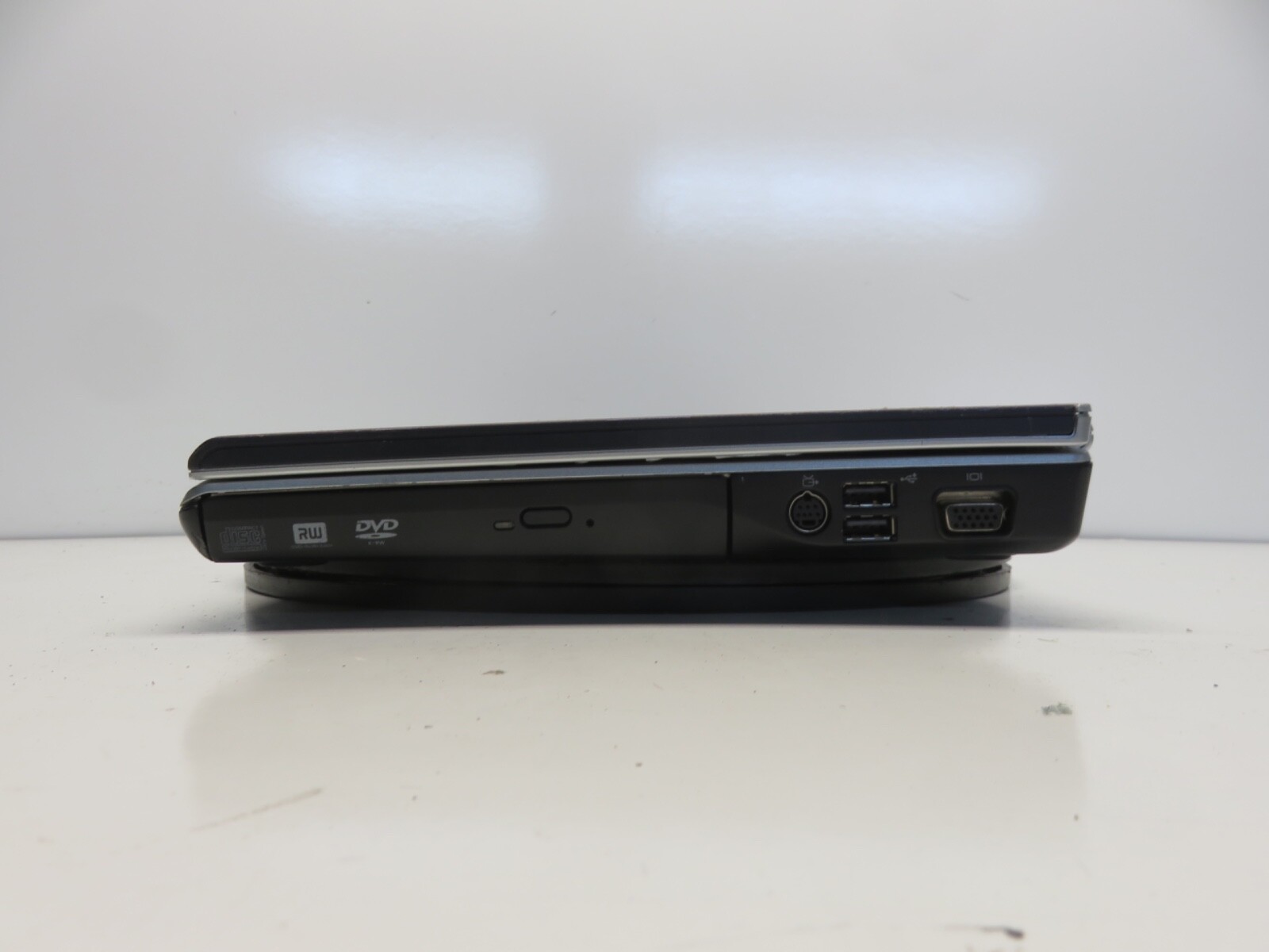 Dell Inspiron 1420 Intel Core 2 Duo 06FD 1.83GHz 3 GB NO HDD No Batt