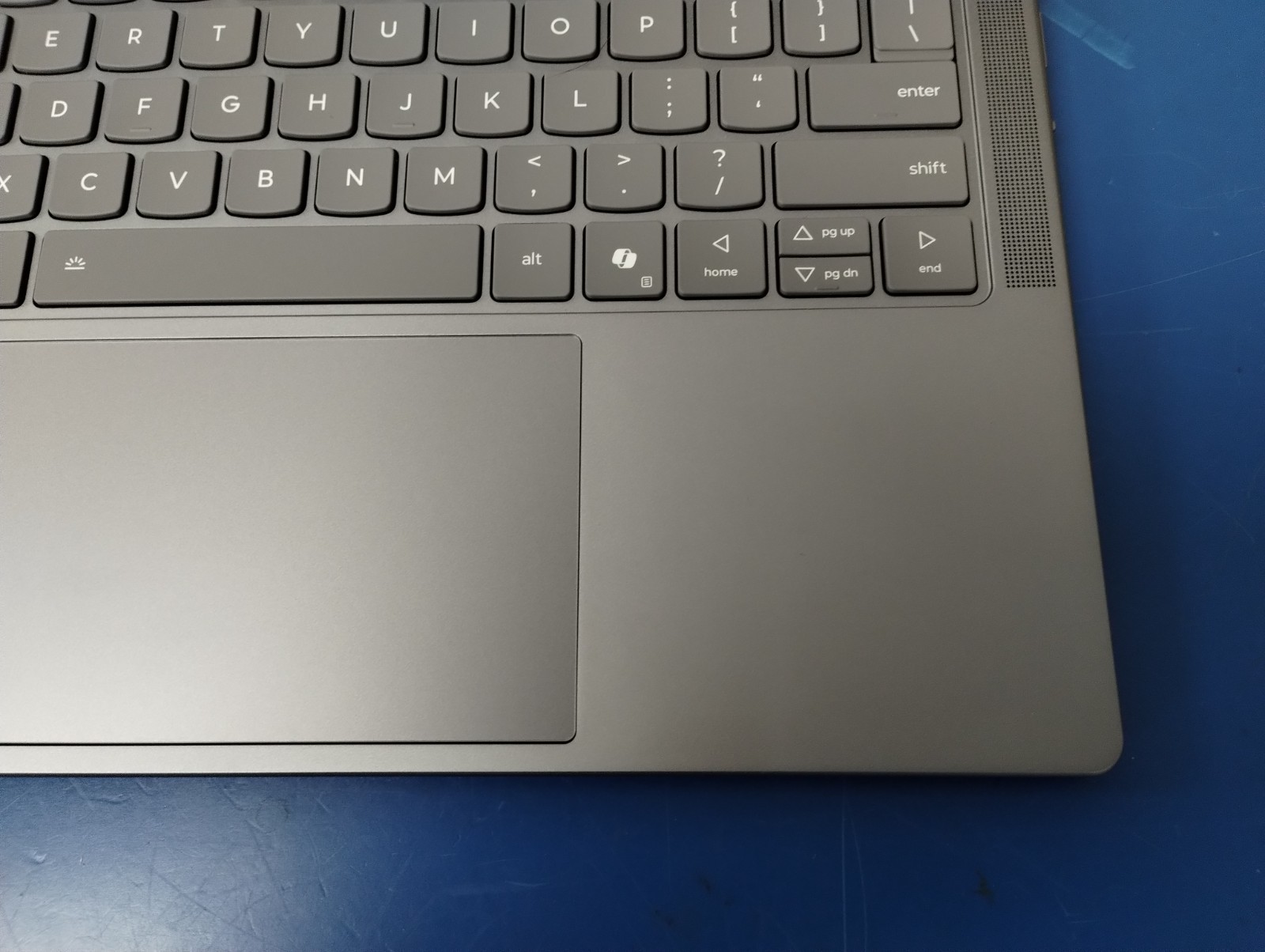Lenovo Slim 7 14ILL10, Intel Core Ultra 7 258V, 2.20 GHz, 32 GB RAM, 1 TB NVMe