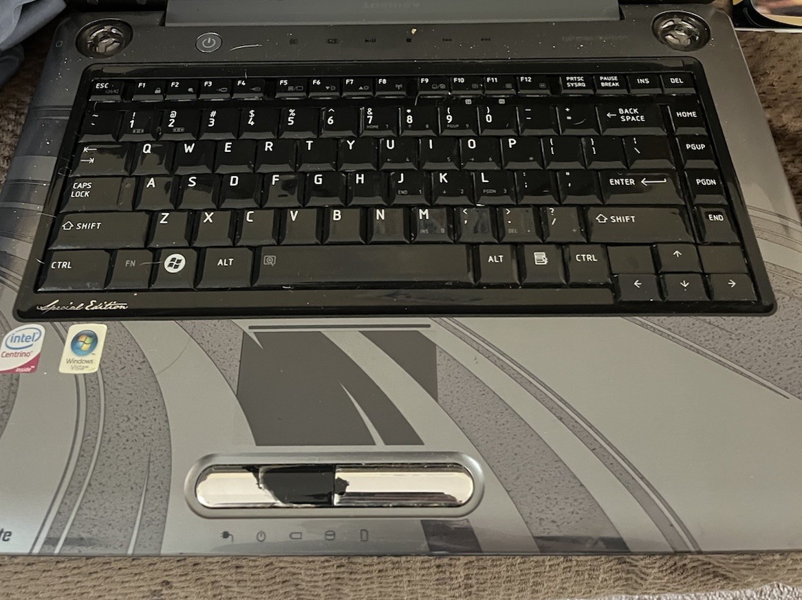 Toshiba Special Edition Intel Centrino 15-15.9 in Windows Vista Laptop for parts