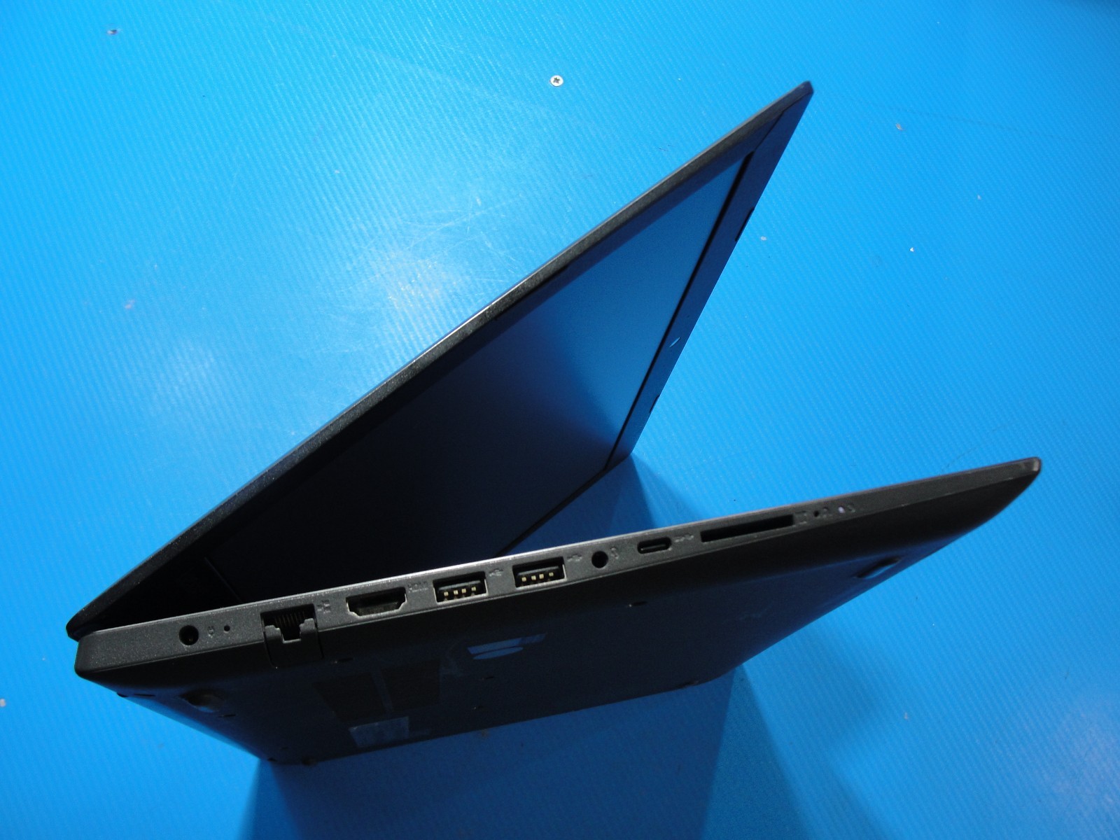 Lenovo IdeaPAd 330-15IKB 15.6” HD Intel Core i3-8130U 2.2GHz 8GB HDD 1TB