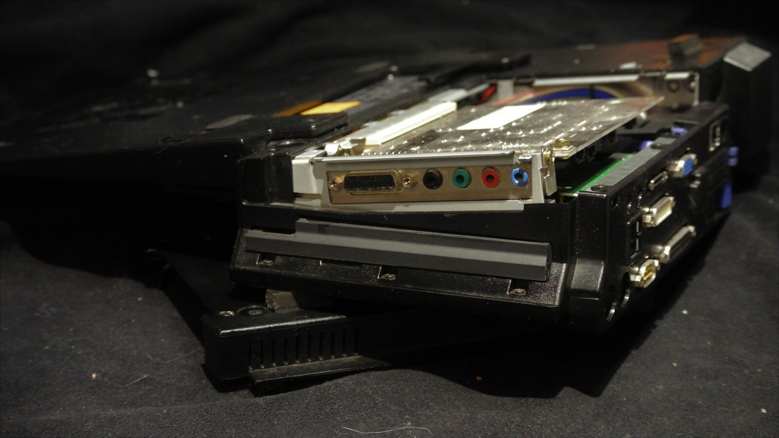 IBM THINKPAD RETRO Alienware like Laptop Windows 95 98 DOS Gaming SSD Pent 4
