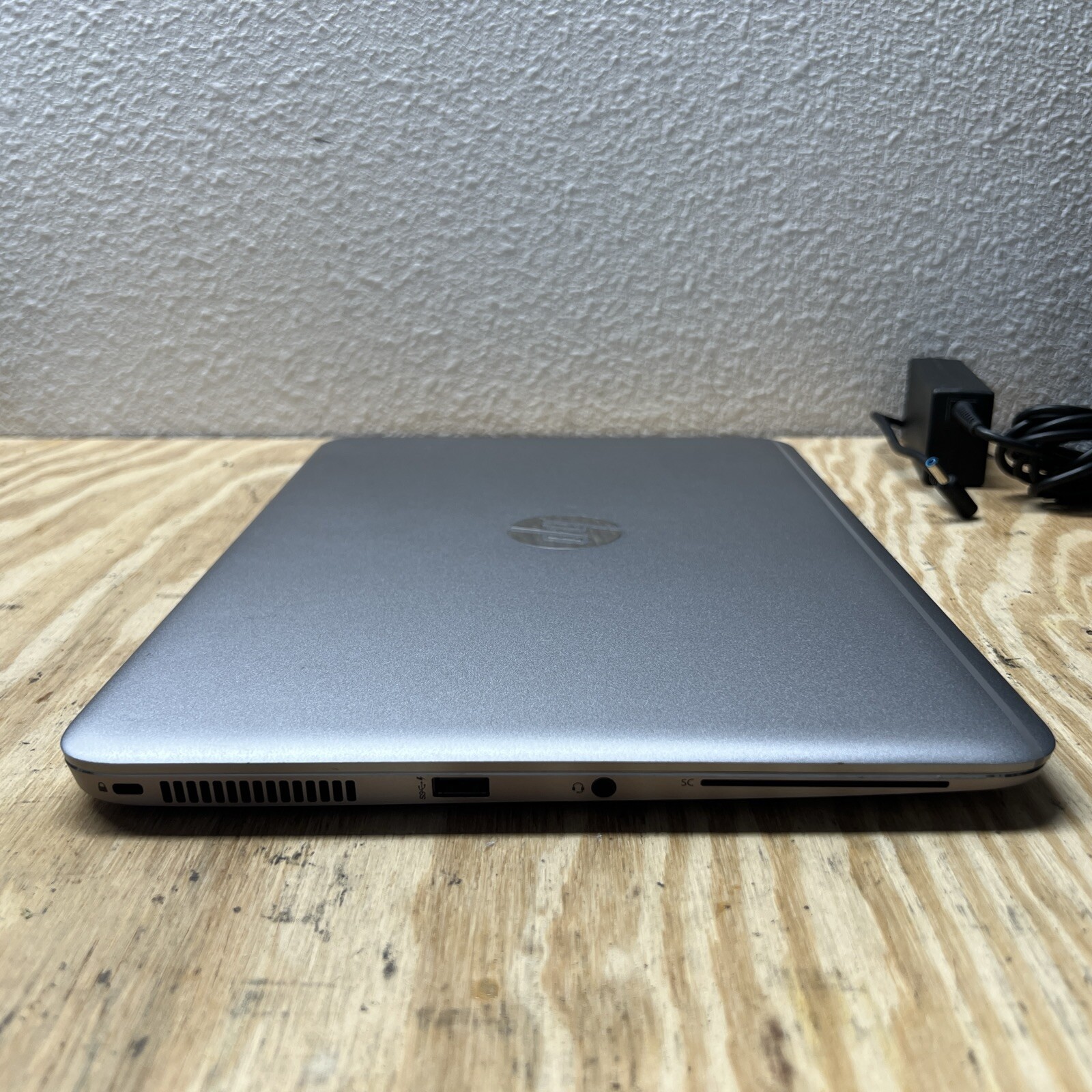 HP ELITEBOOK FOLIO 1040 G3 14″ FHD i5-6300U 2.4GHz 8GB RAM 512GB SSD WIN 11 PRO
