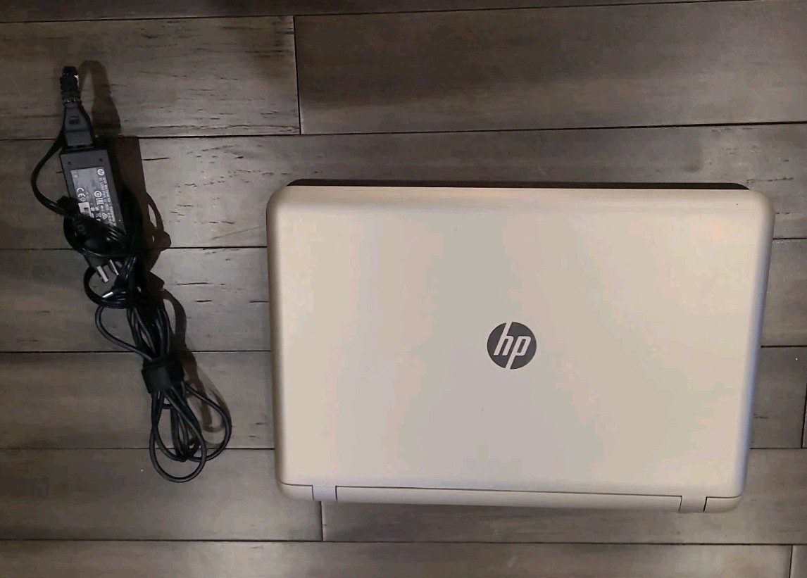 HP Pavilion 17.3″ Laptop 17-g153cy AMD A4-6210 Radeon R3 4GB RAM 1TB HDD Win 11