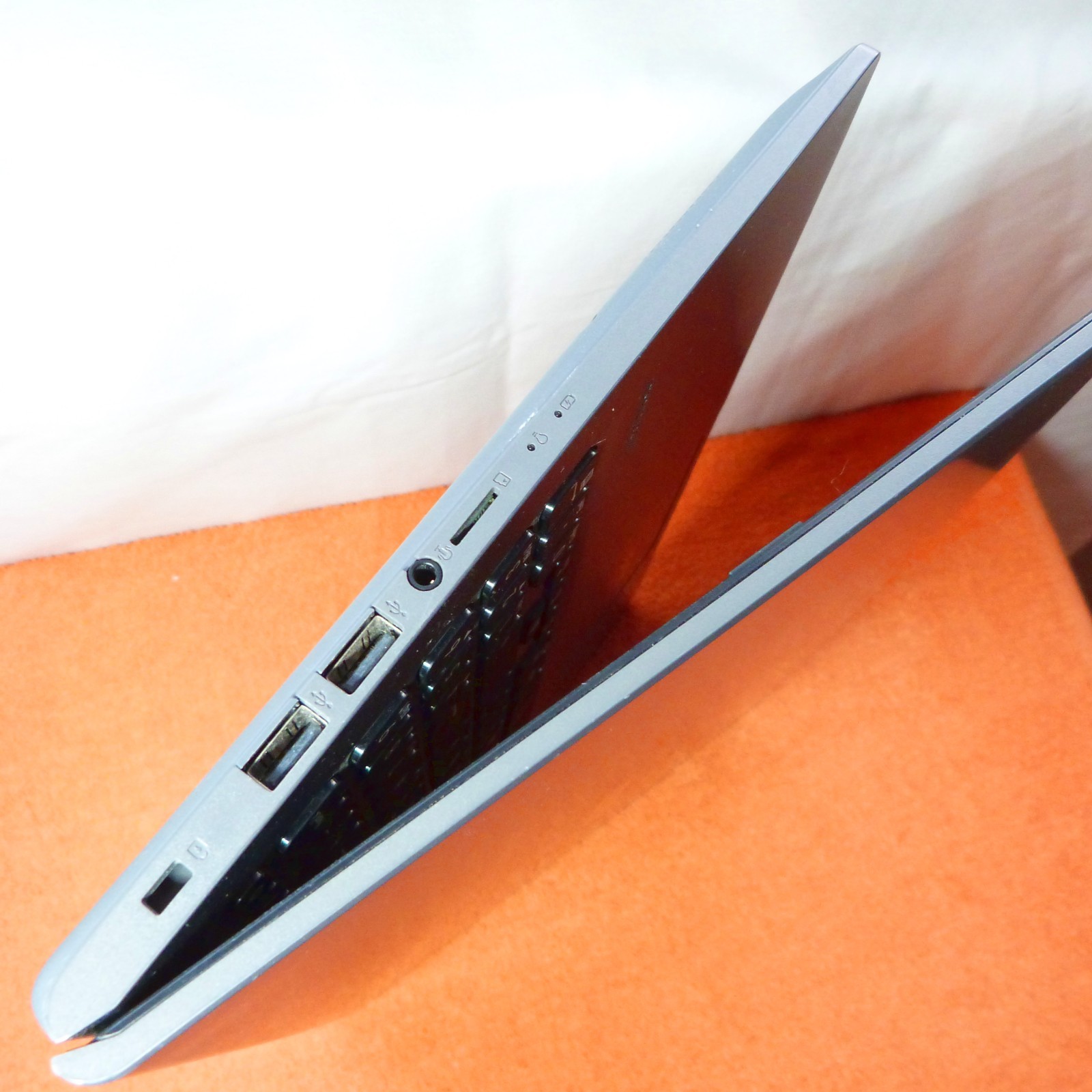 XL LOT Asus R565 VivoBook 15″ FULLHD l SSD Windows 11 l 10GEN Core i5 Intel
