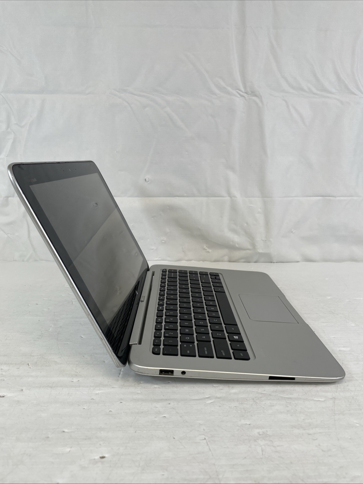 HP Split x2 13.3″ Detachable Laptop Tablet Core i5 2GHz 4GB RAM 128GB SSD Win10