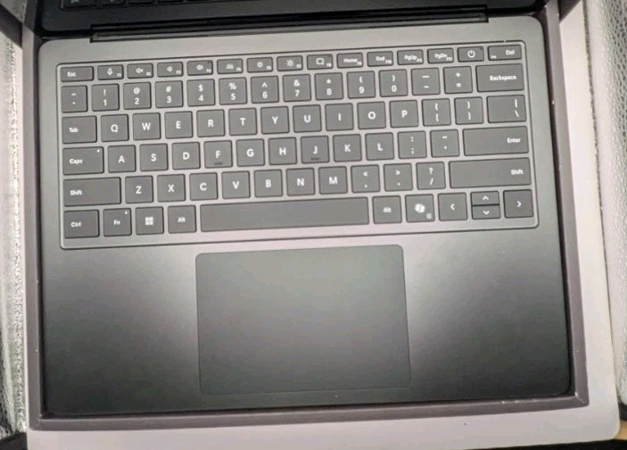 Microsoft Surface Laptop Copilot+ PC 13.8in Snapdragon X Plus 16GB 512GB SSD
