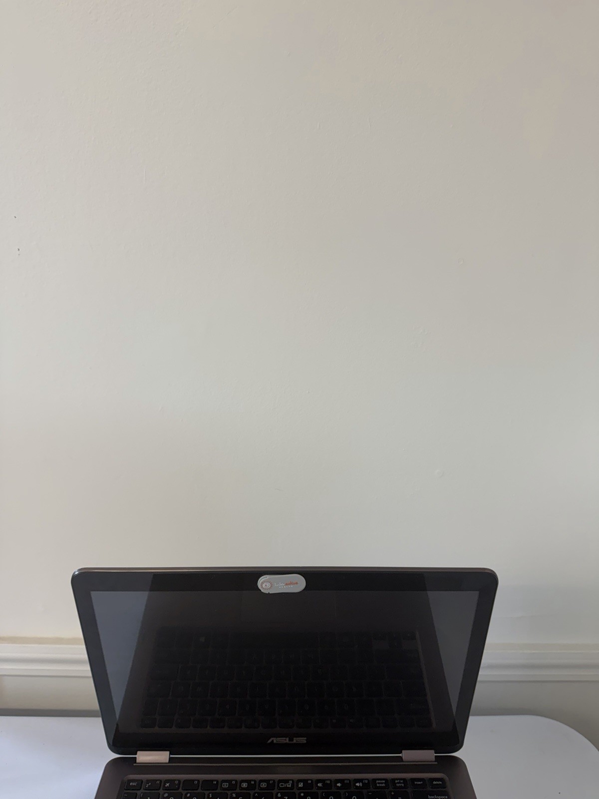 Asus UX36OC Laptop – Good Screen – Intel m3-6Y30 – RAM 8 GB – Read Des