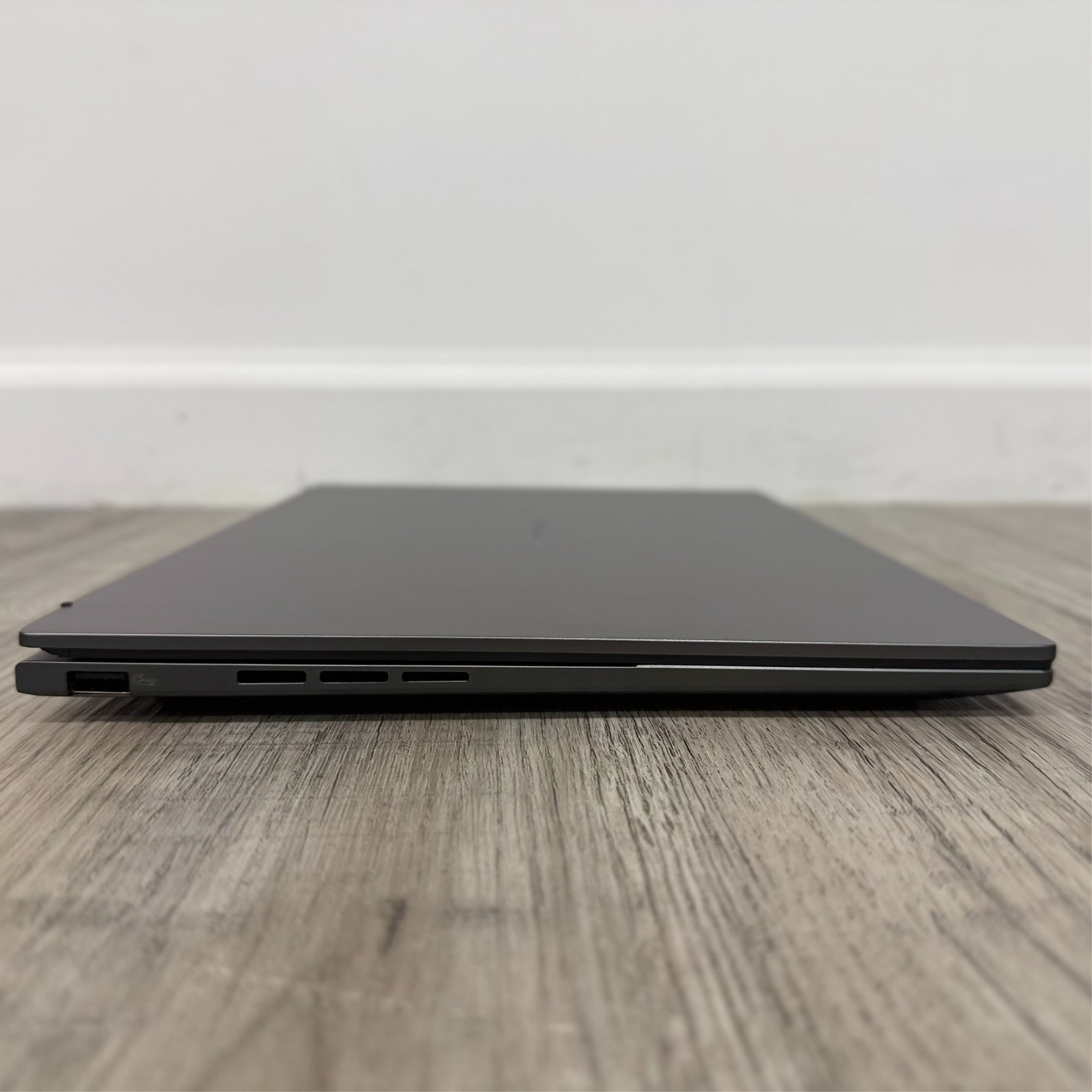 ASUS Zenbook 14″ OLED Touch WUXGA Laptop Intel Core Ultra 9 285H 32GB 1TB