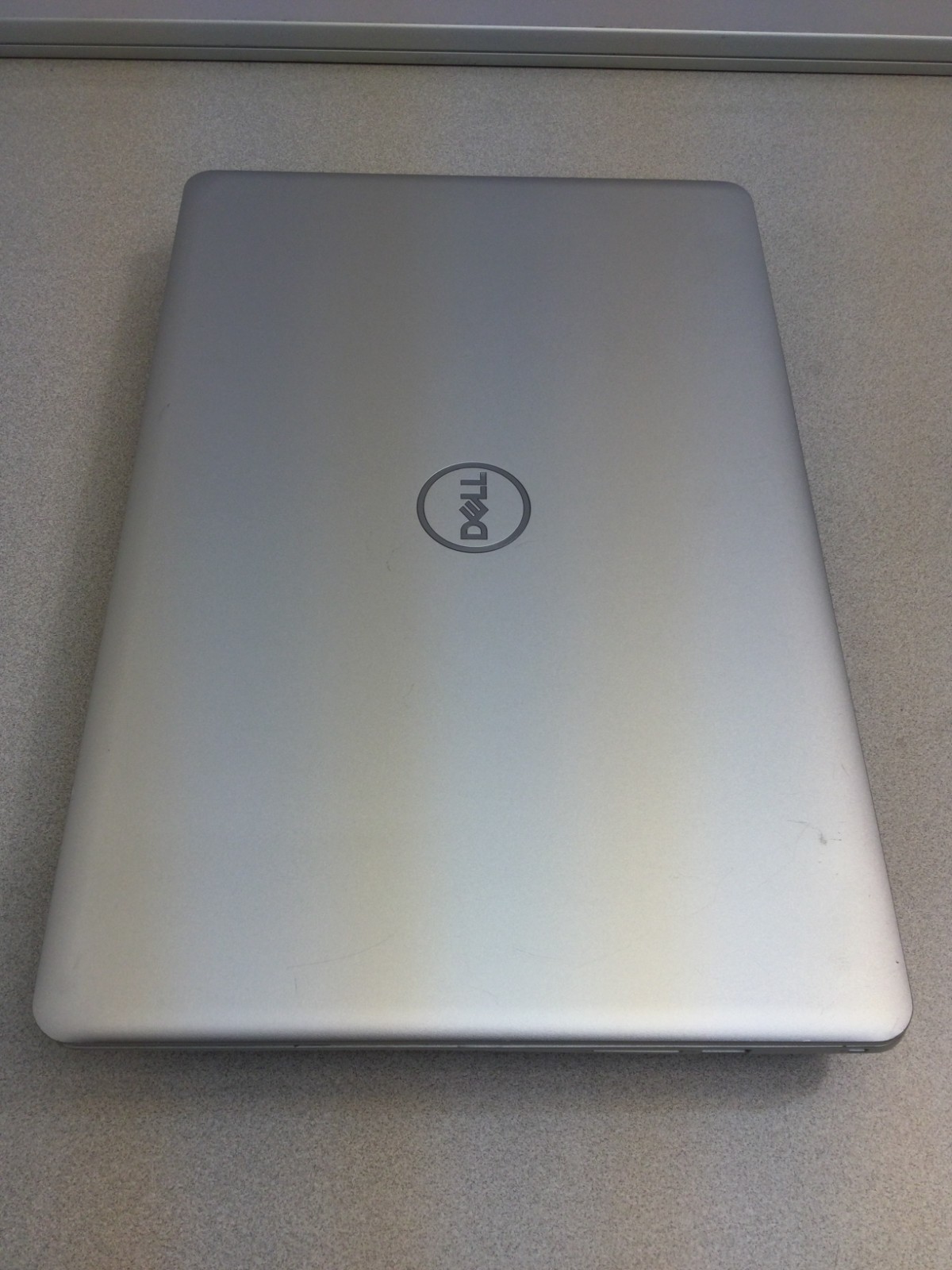 dell inspiron 5584 core i7-8565u @1.80ghz 15.6” 8GB RAM 256GB SSD WIN 11 PRO