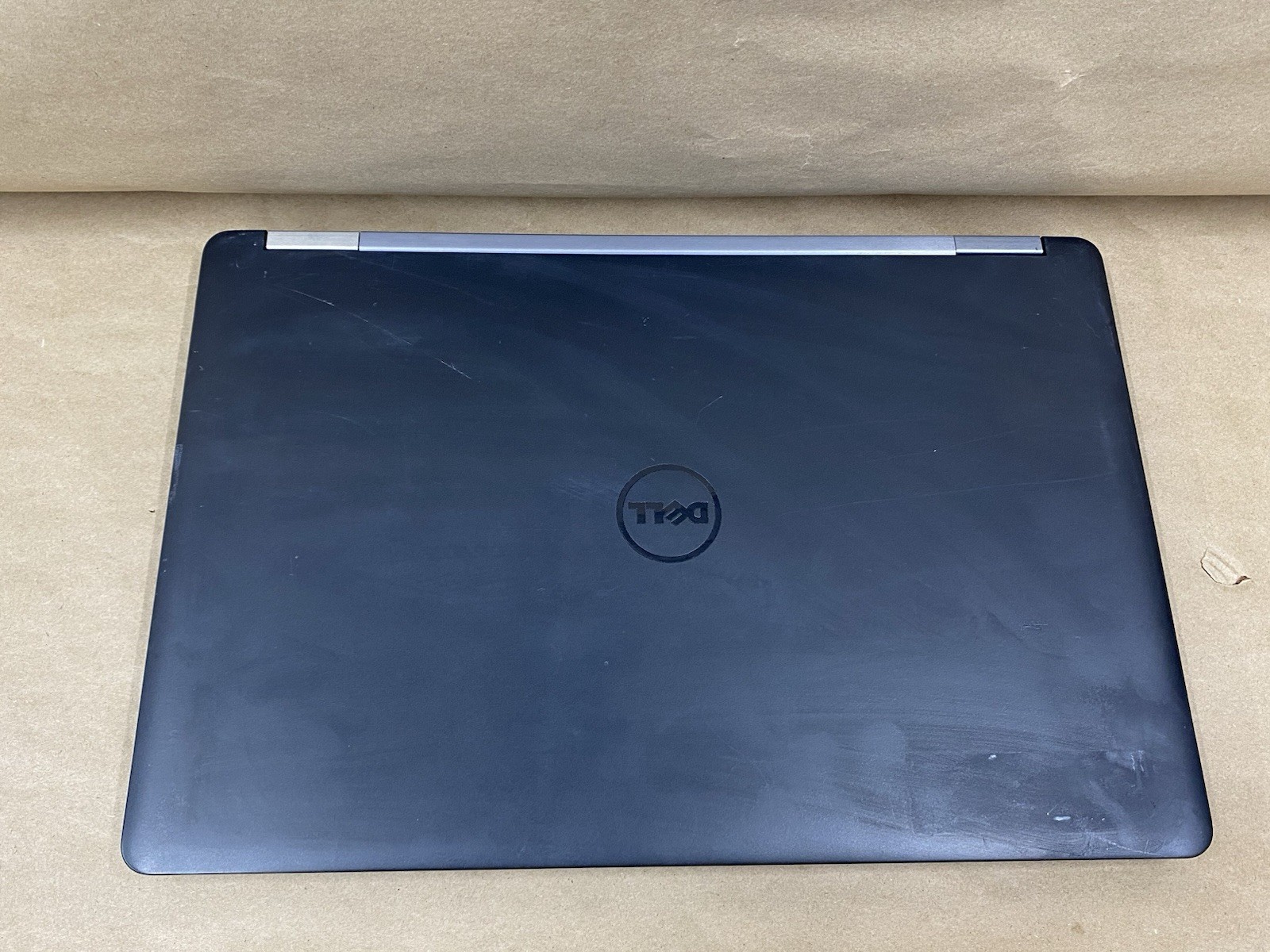 Dell Latitude E5570 – 16″ FHD Touch- i7-6600U – 4GB – 128GB – Win 10 – READ