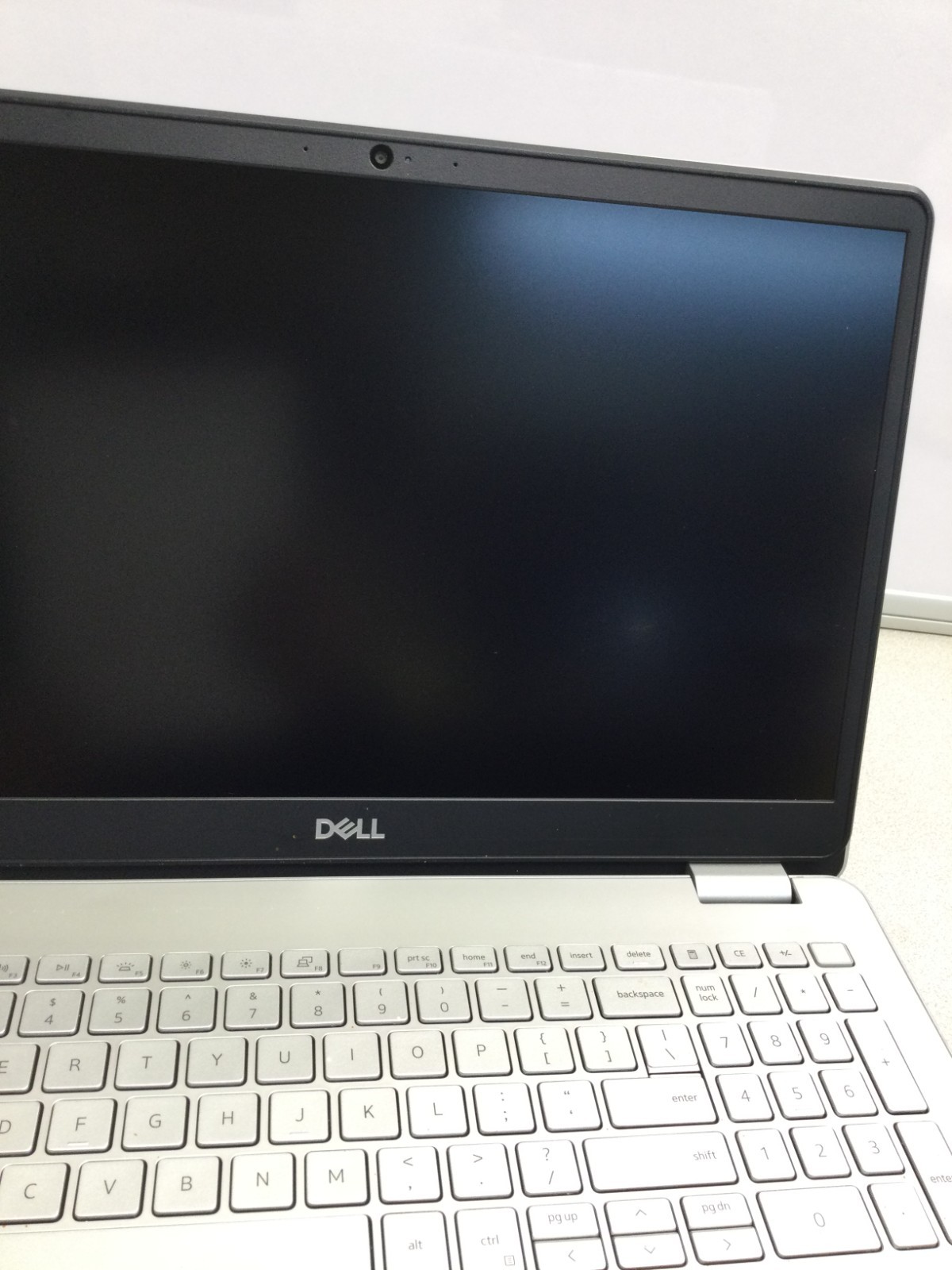 dell inspiron 5584 core i7-8565u @1.80ghz 15.6” 8GB RAM 256GB SSD WIN 11 PRO