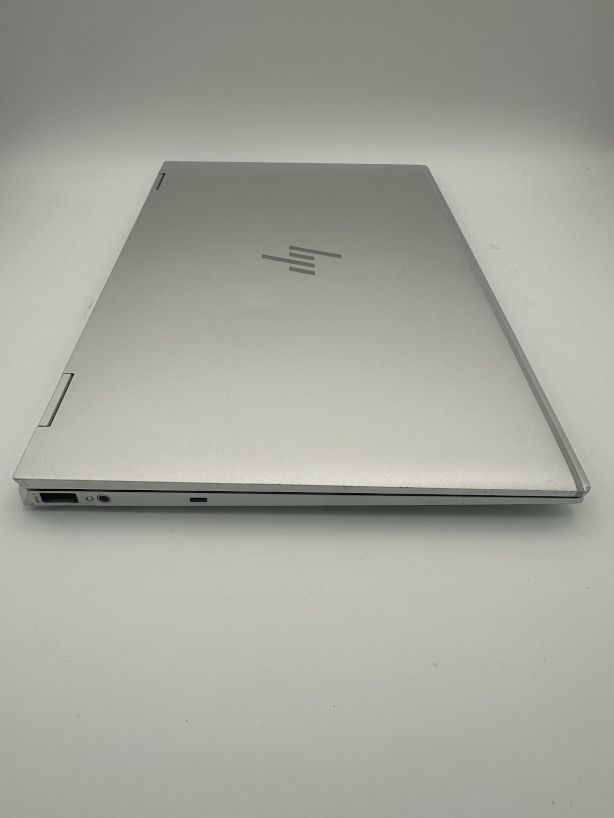 HP EliteBook x360 1040 G7 14″ (256 SSD, Intel Core i5 10th Gen., 1.70 GHz,.NO AC