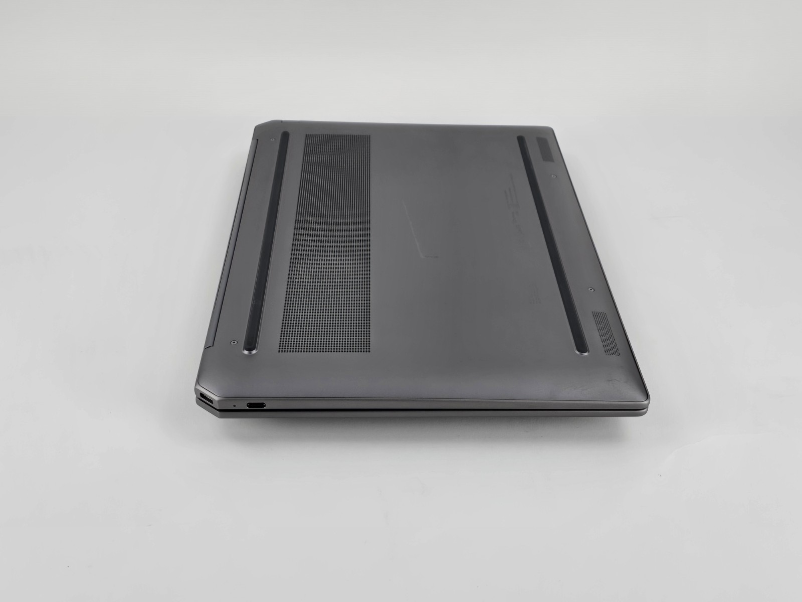 HP OmniBook Ultra 14″ 2.2K Touch, AMD Ryzen AI 9 365, 32GB RAM, 1TB SSD – Good