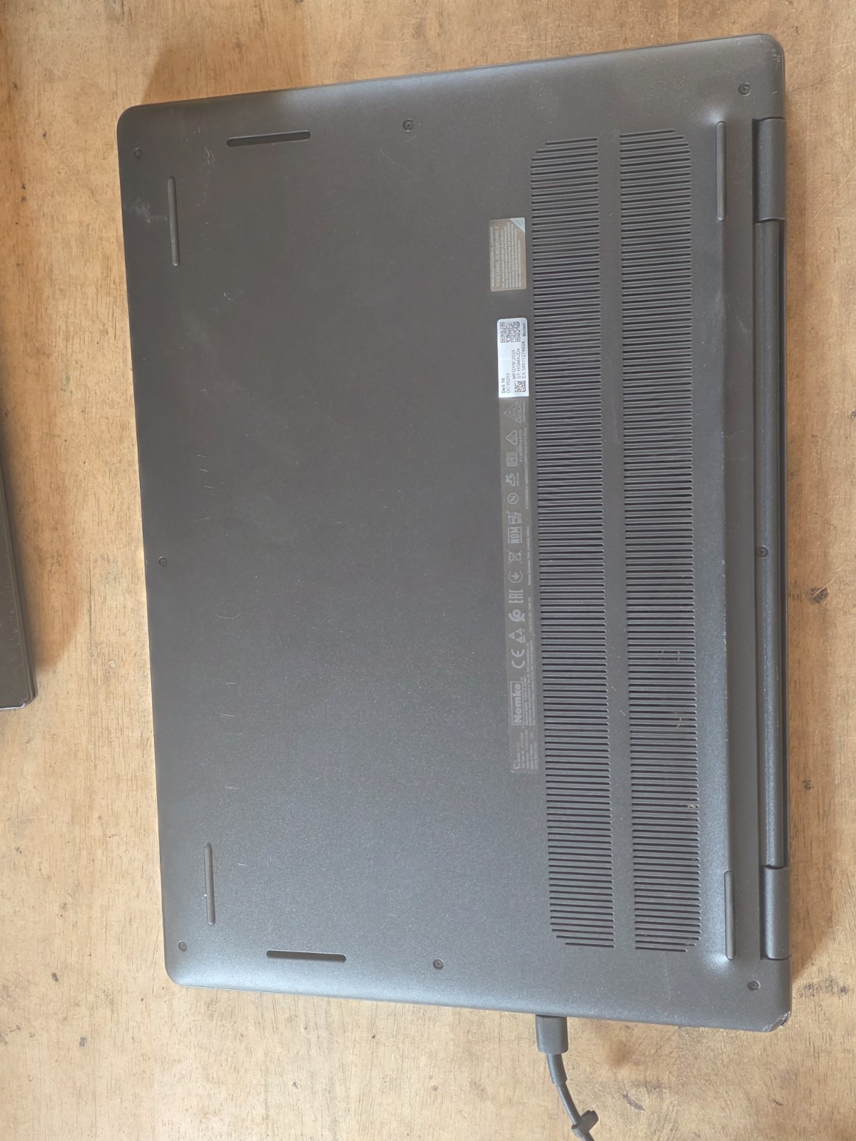Dell 16 DC16255 Touch Screen *3.3GHz AMD Ryzen 7 250/16GB RAM/1TB SSD Dam B