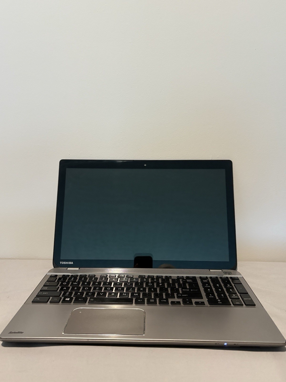 Toshiba Satellite P55t-A5202 15.6″ FHD i5 8GB 1TB Win 8.1 GT 740M Silver